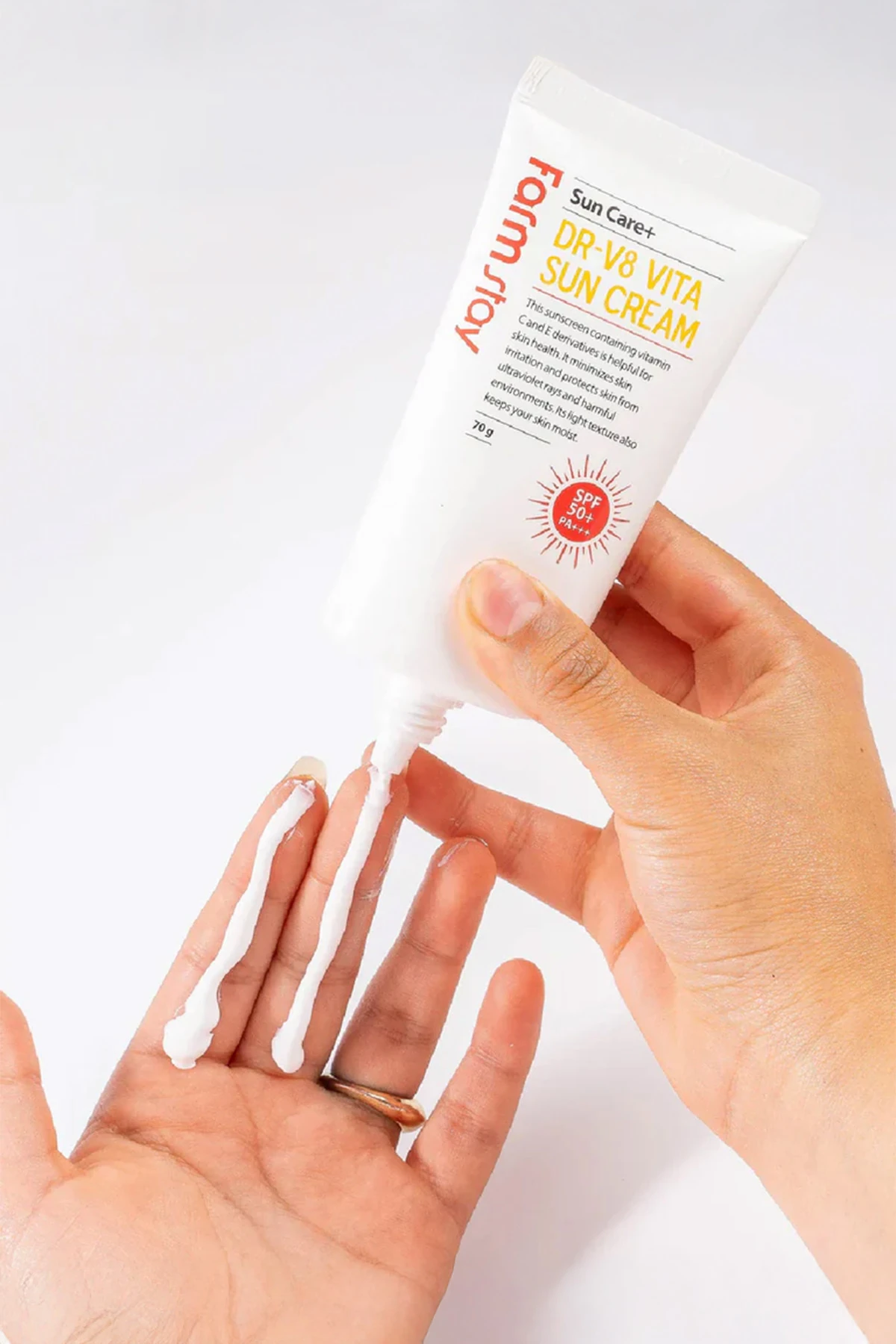 Farmstay DR-V8 Vita Güneş Kremi SPF 50+ PA+++ | Vitamin C&E İçerikli | Yağsız Hafif Dokulu 70g