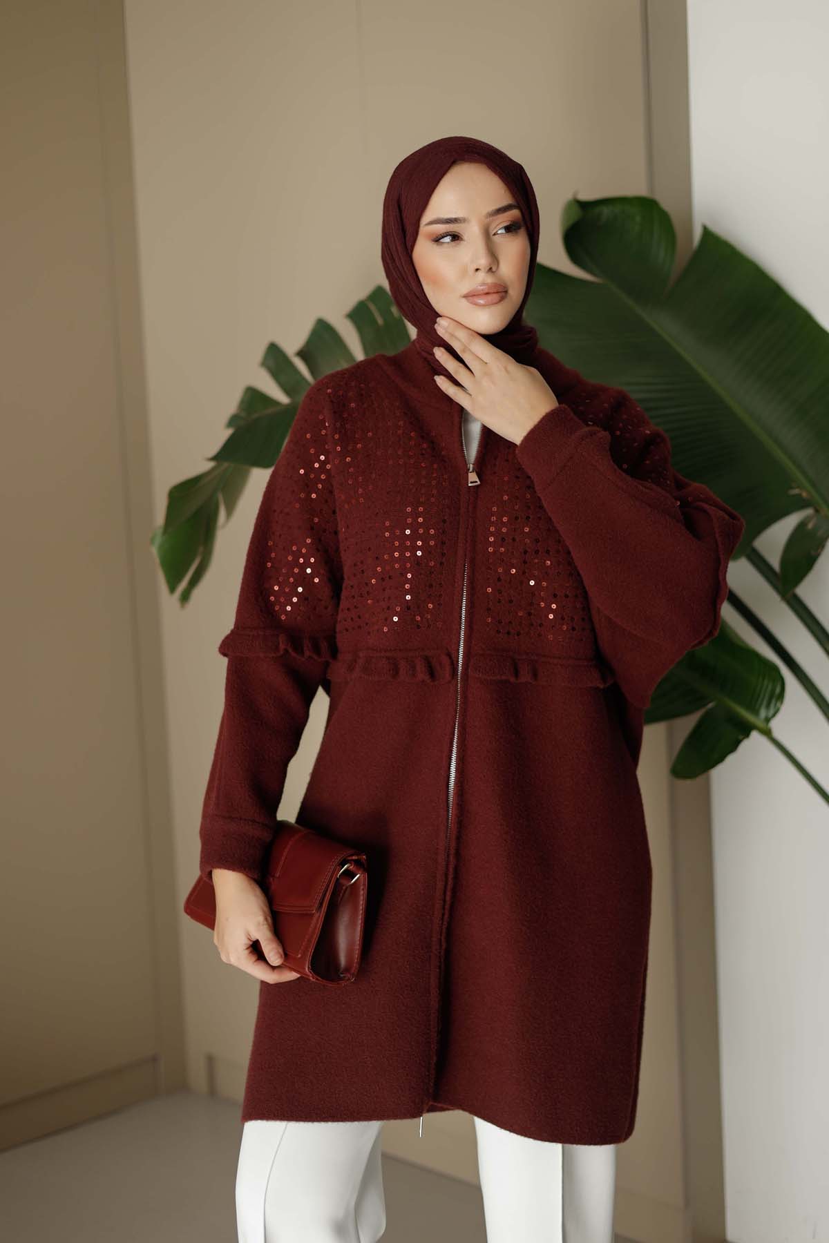 Fırfır ve Pul Detaylı Uzun Hırka