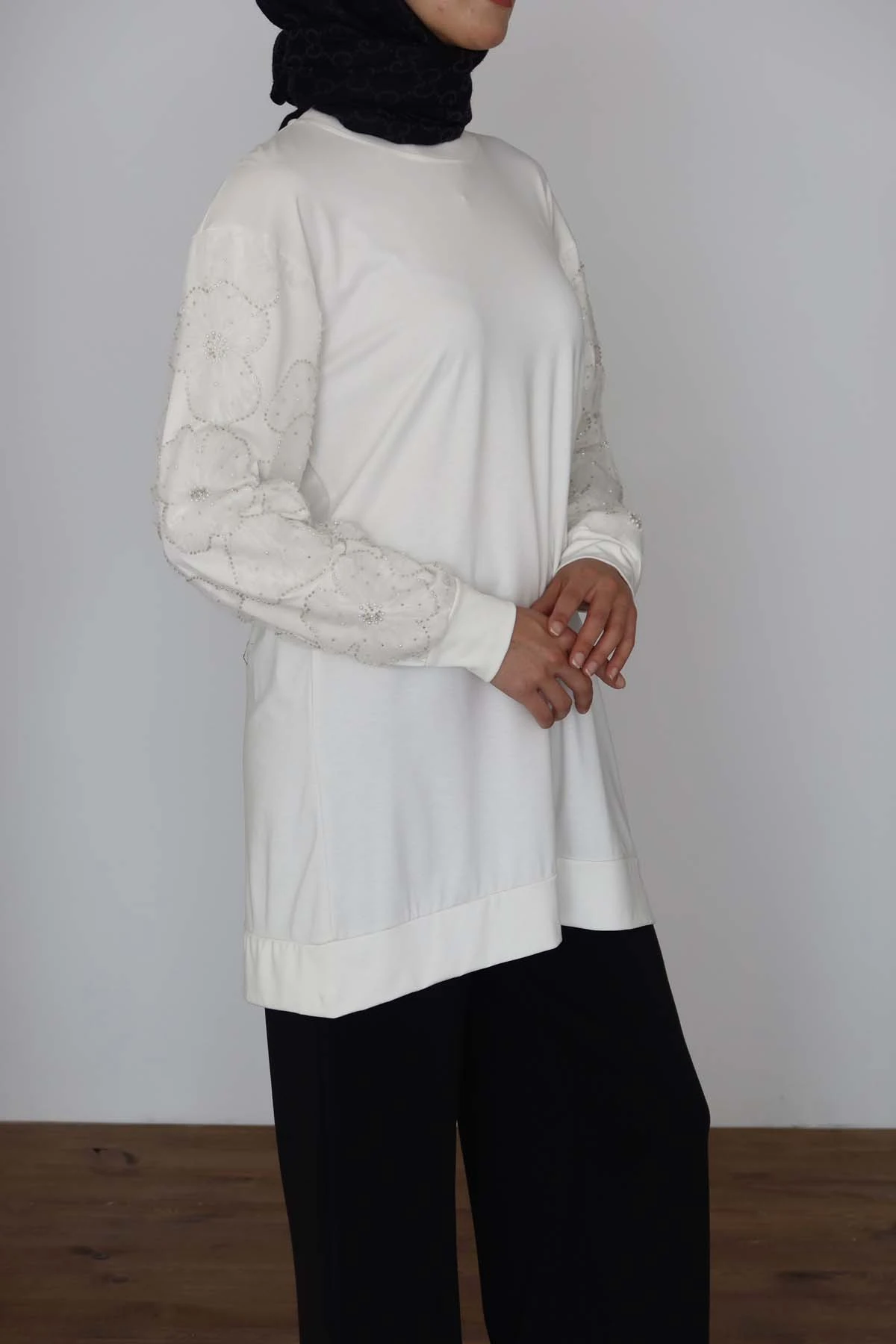 Kolu Boncuklu Kumaş Garnili Tunik