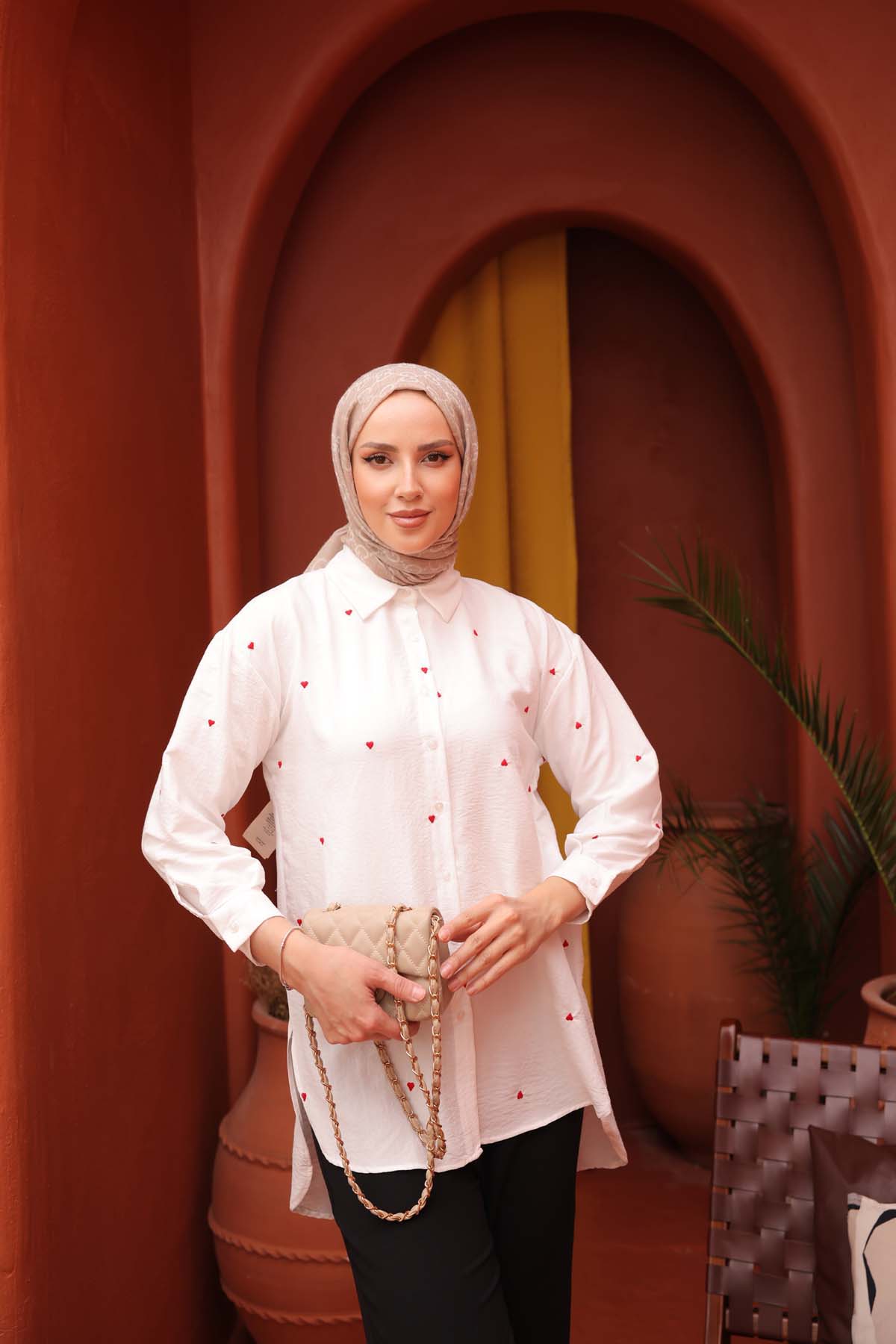 Renkli Papatya Nakışlı Gömlek