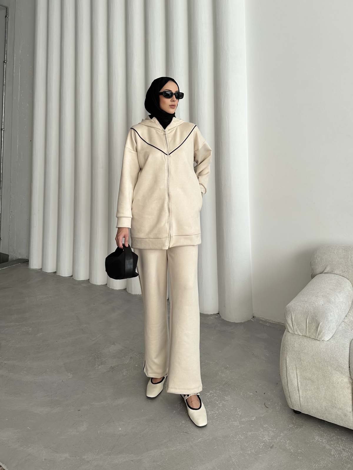 Önü V Detaylı Yanı  Çizgili  İkili  Takım