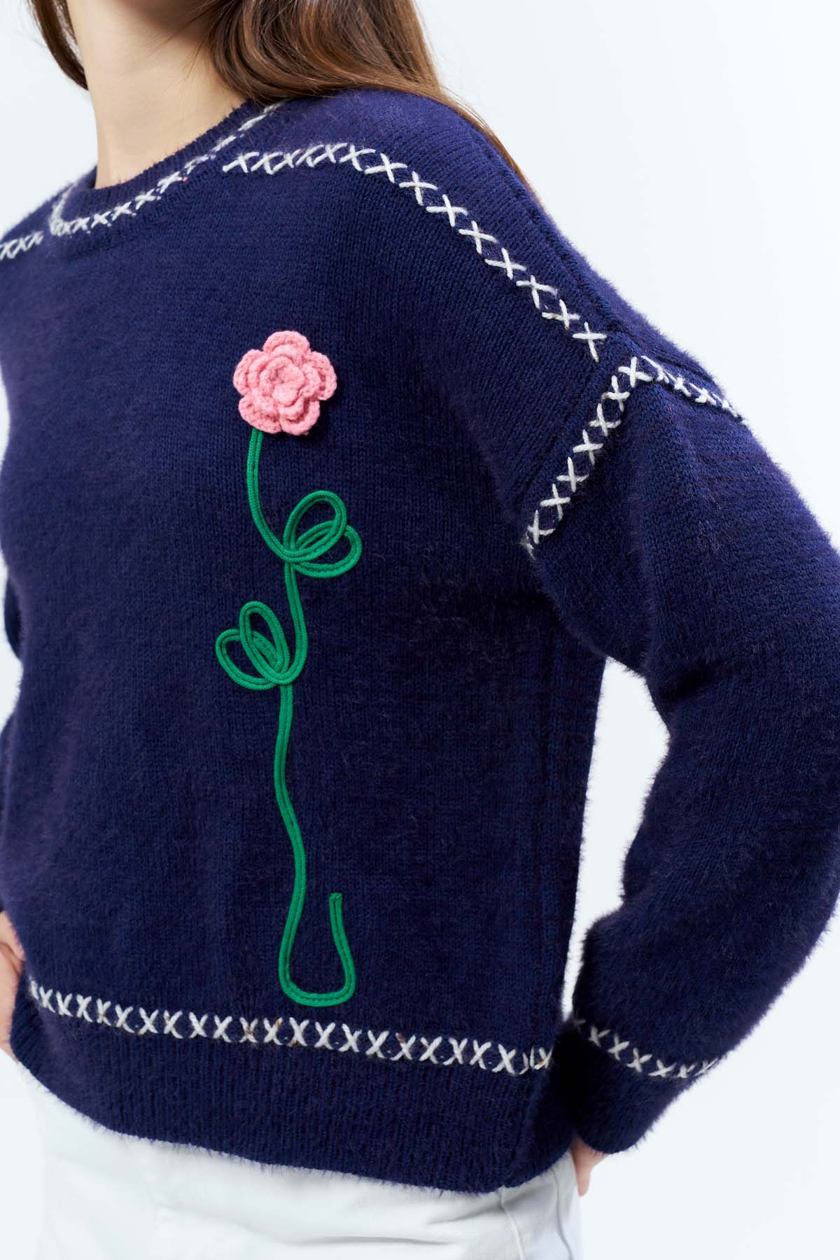 Kotonit Gül Aksesuarlı Kazak