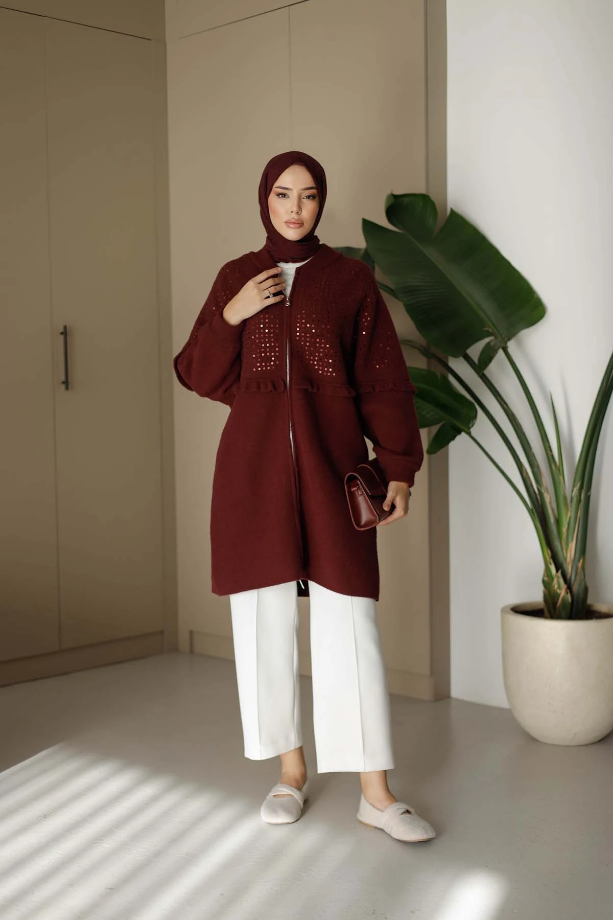 Fırfır ve Pul Detaylı Uzun Hırka