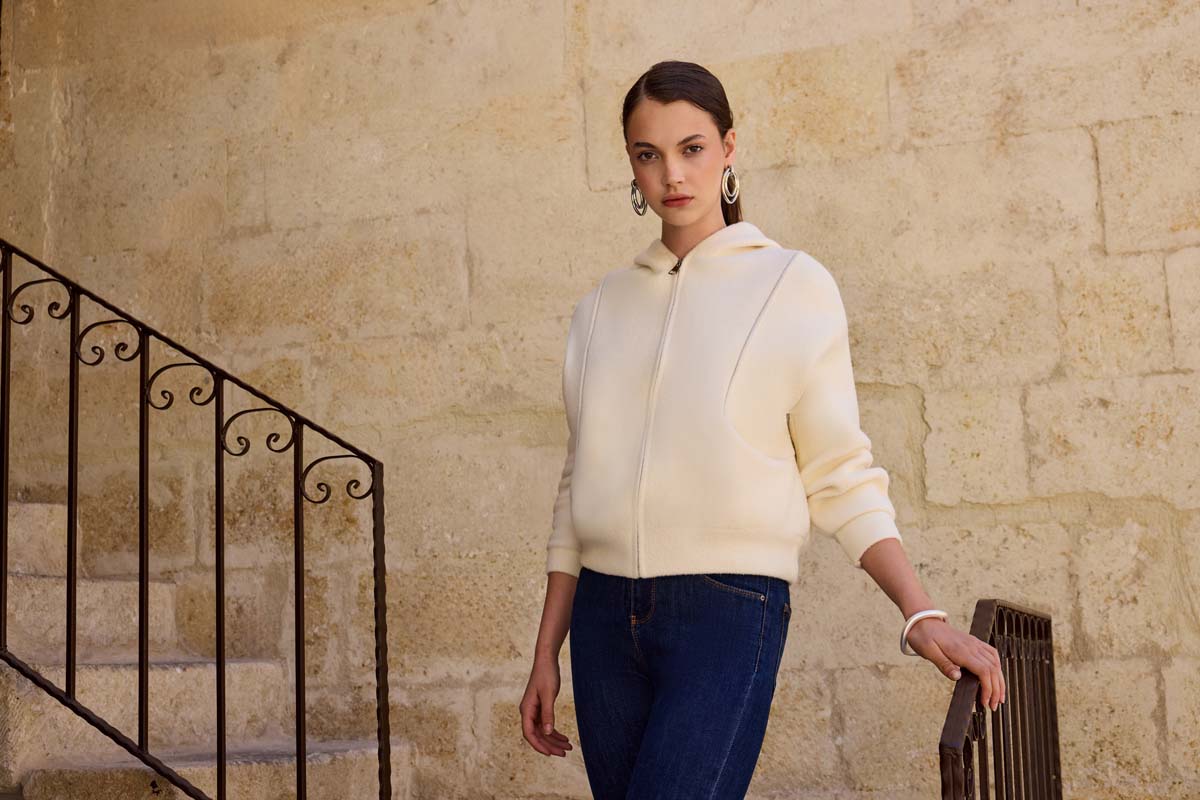 Zincir Detaylı Kapüşonlu Ceket