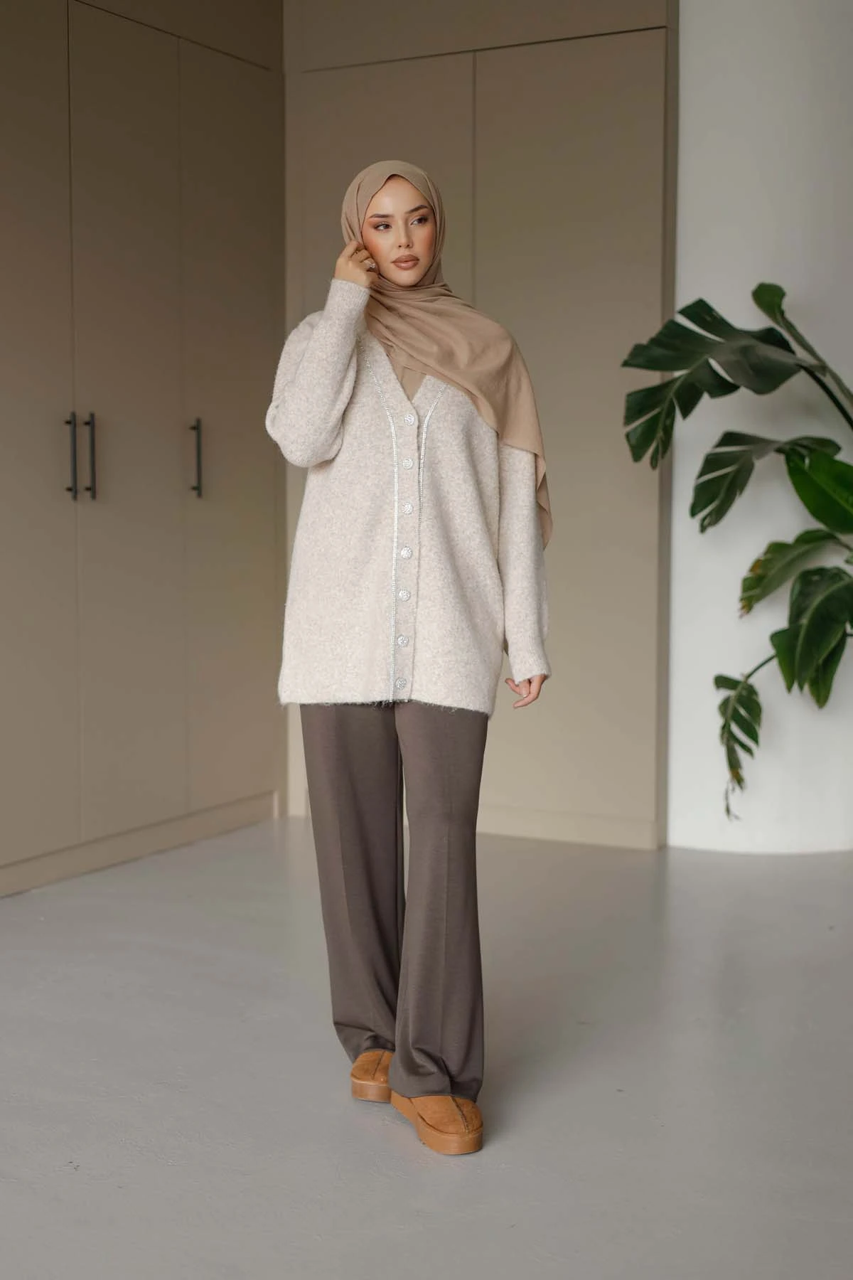 Oslo Zincir Detaylı Uzun Hırka