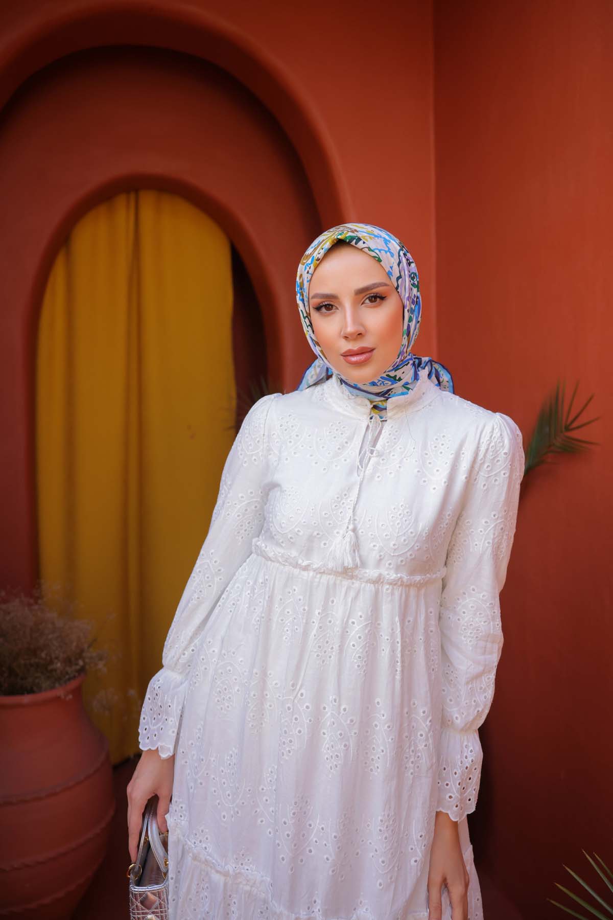 Önü Bağcıklı Brode Uzun Elbise