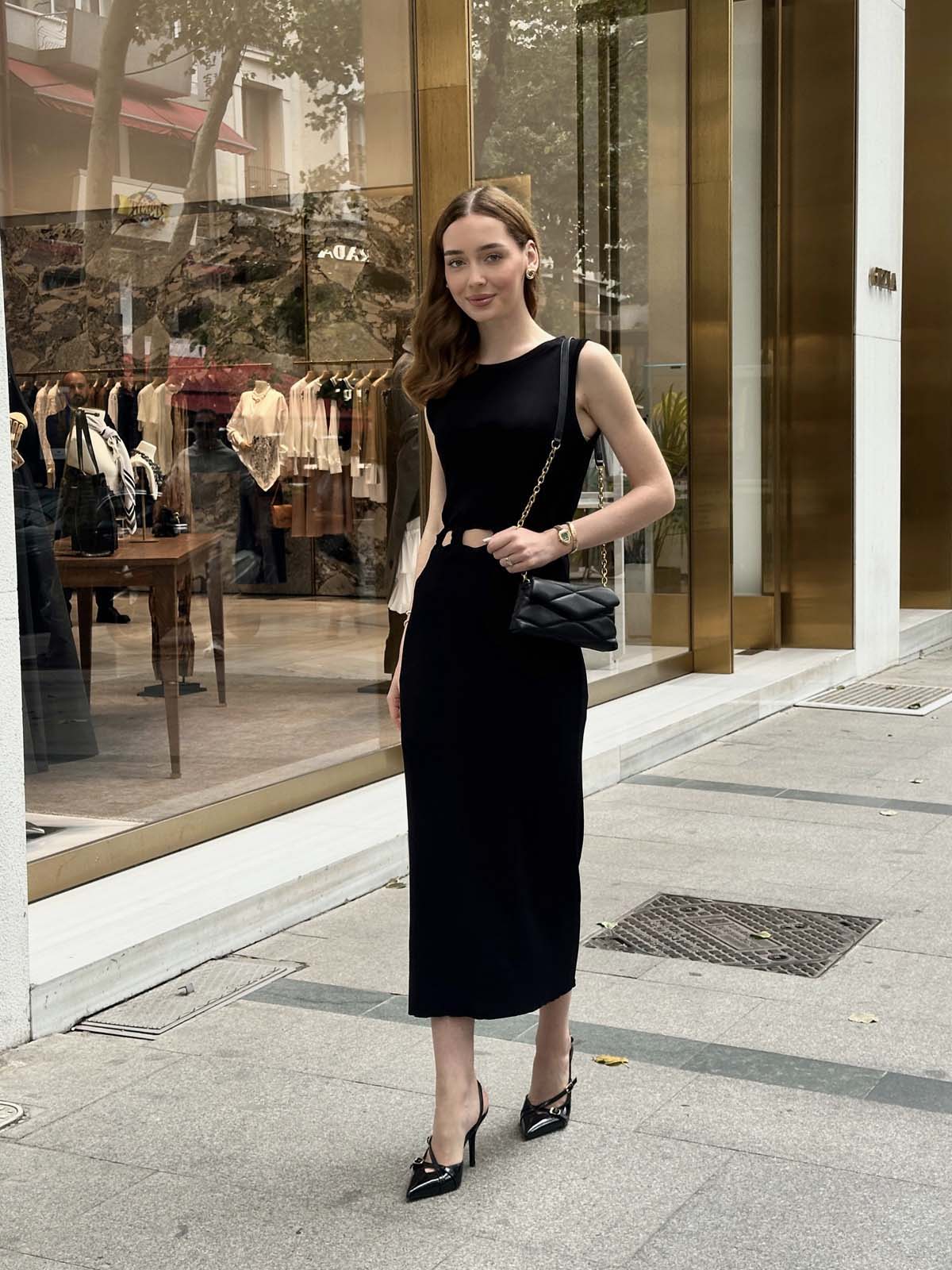 Beli Pencereli Kolsuz Uzun Elbise