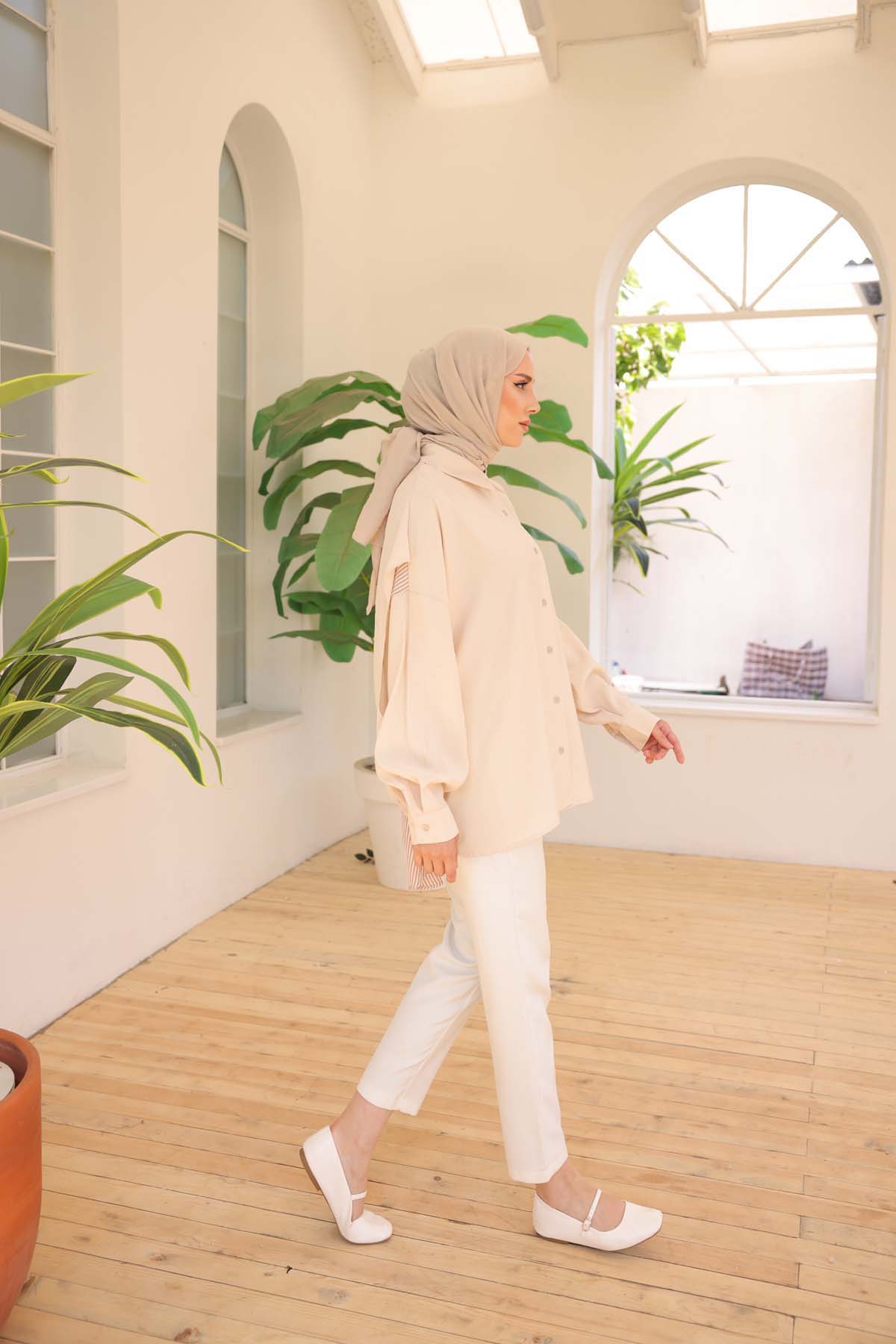 Arkası Çizgili  Önü  Düz  Gömlek