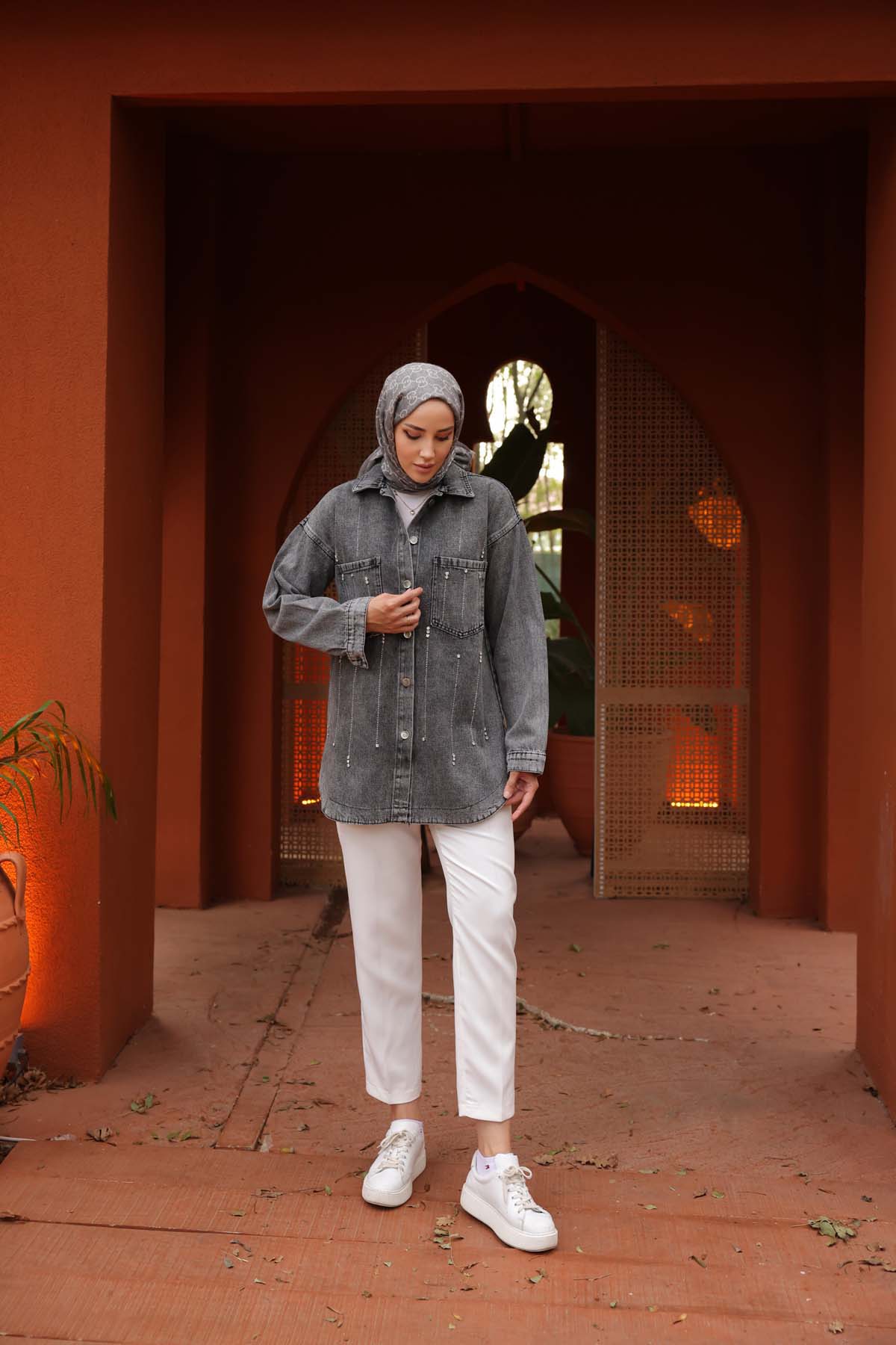 Kot Dikine Taşlı Ve İncili Hırka