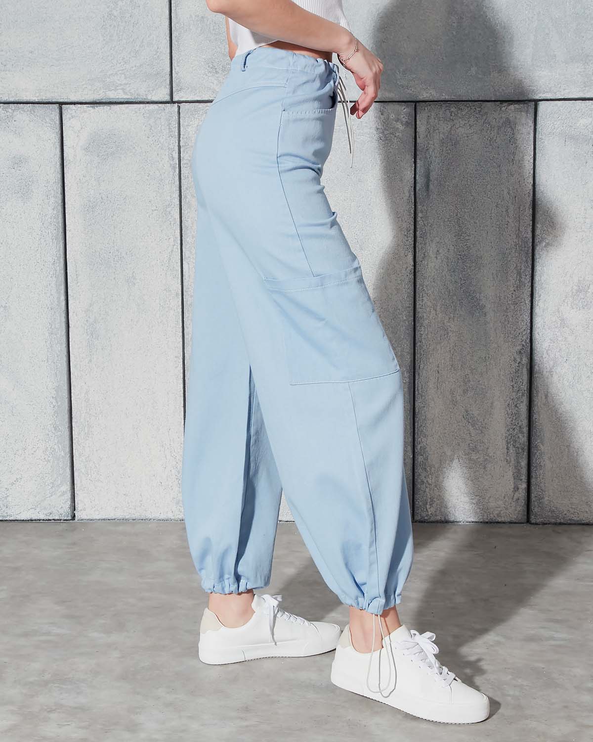 Beli Bağcıklı Cepli Gabardin Pantolon