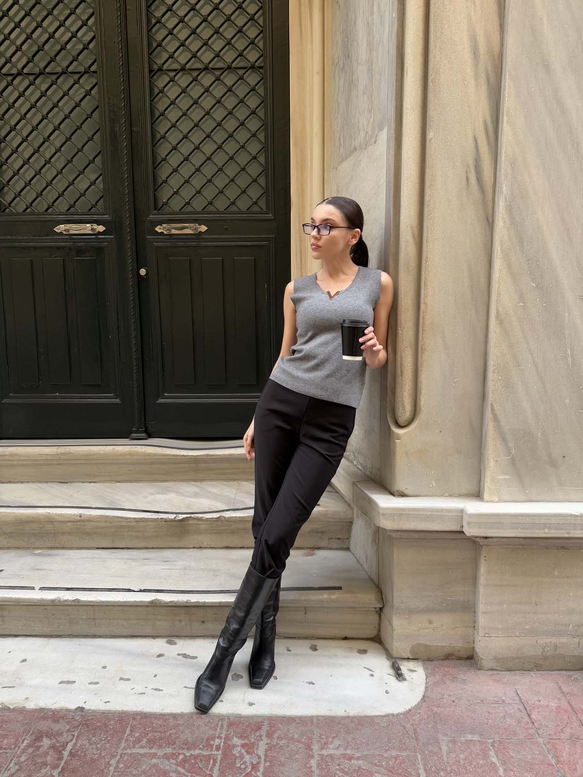 Korspan Düz V Broşlu Kolsuz  Badi