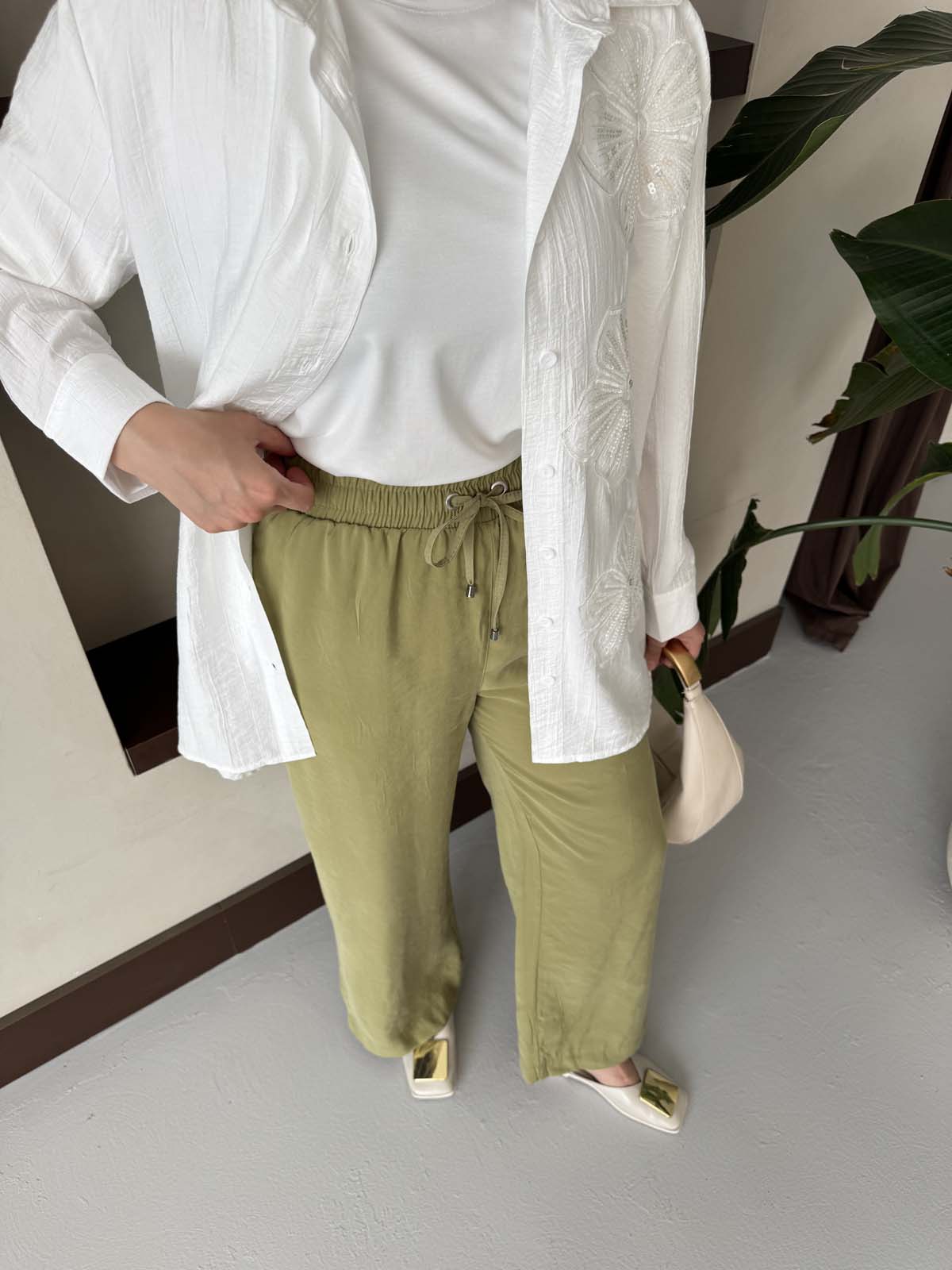 ÜÇ ÇİÇEKLİ MODEL GÖMLEK