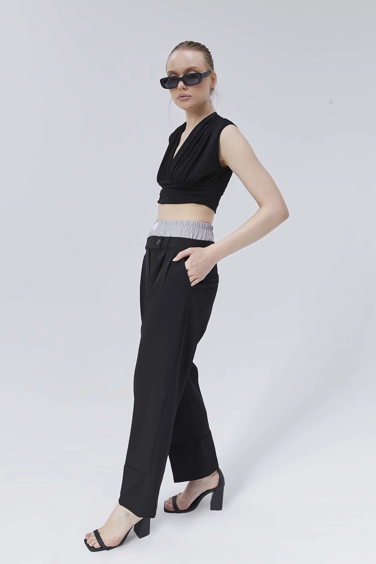 Beli Lastikli Düğmeli Dokuma Pantolon