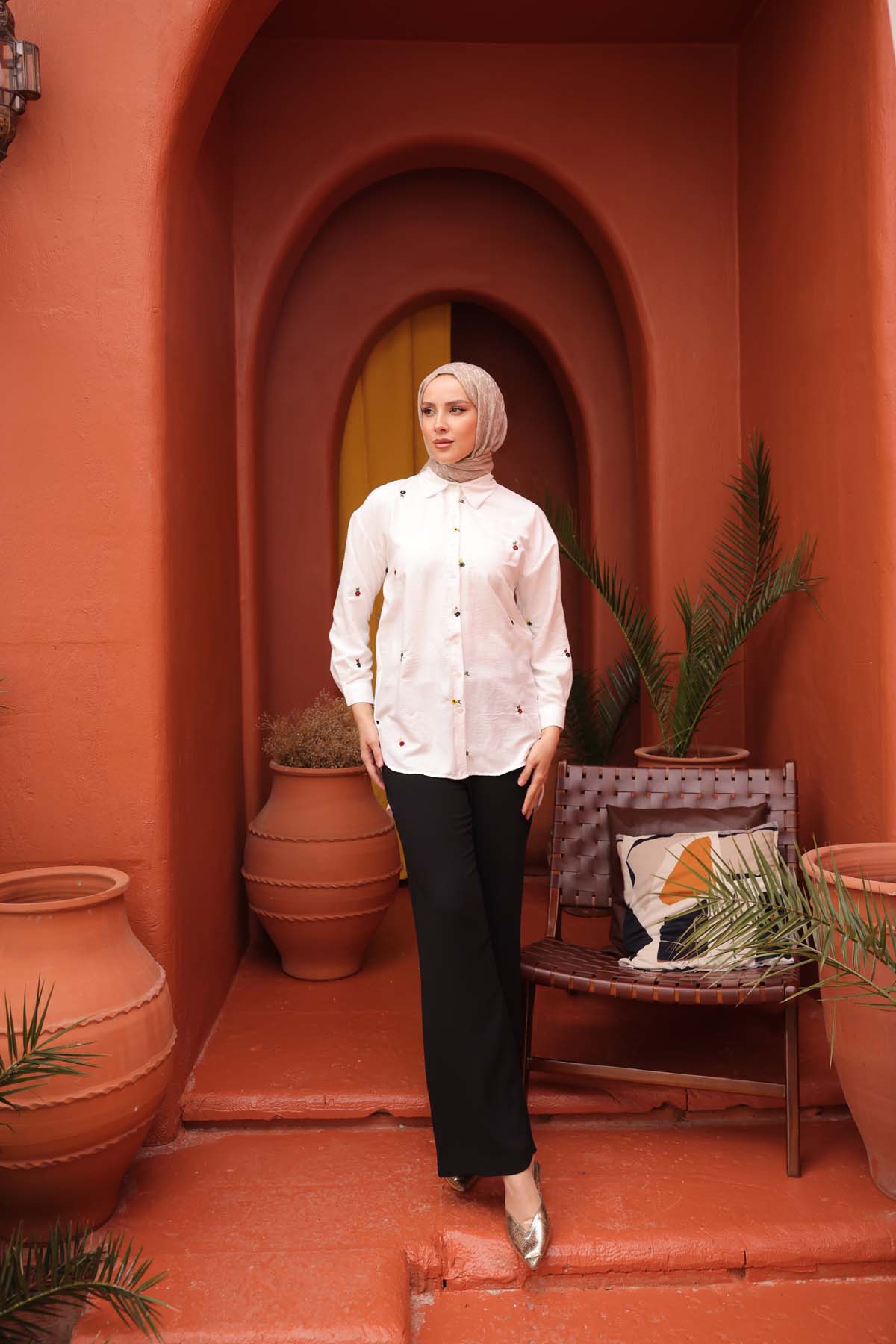 Renkli Papatya Nakışlı Gömlek