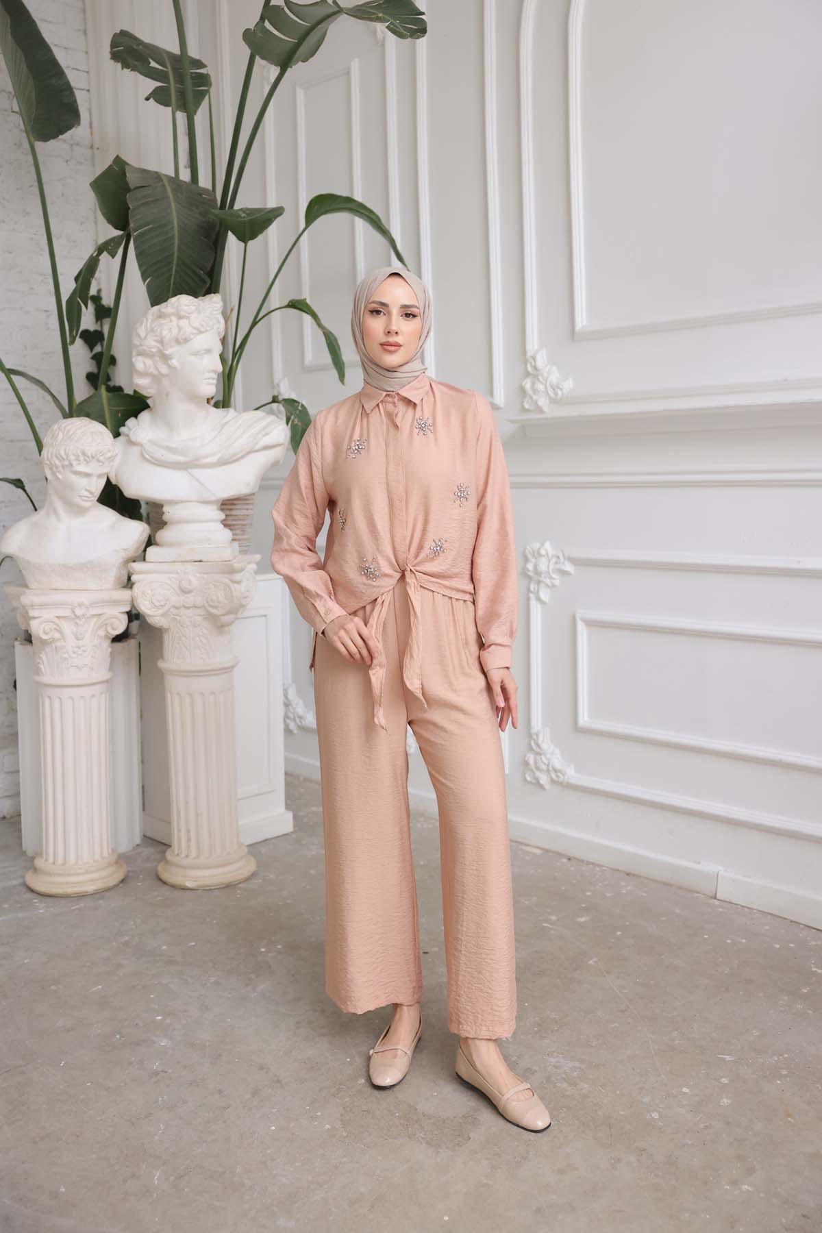 Önü Taşlı Takım