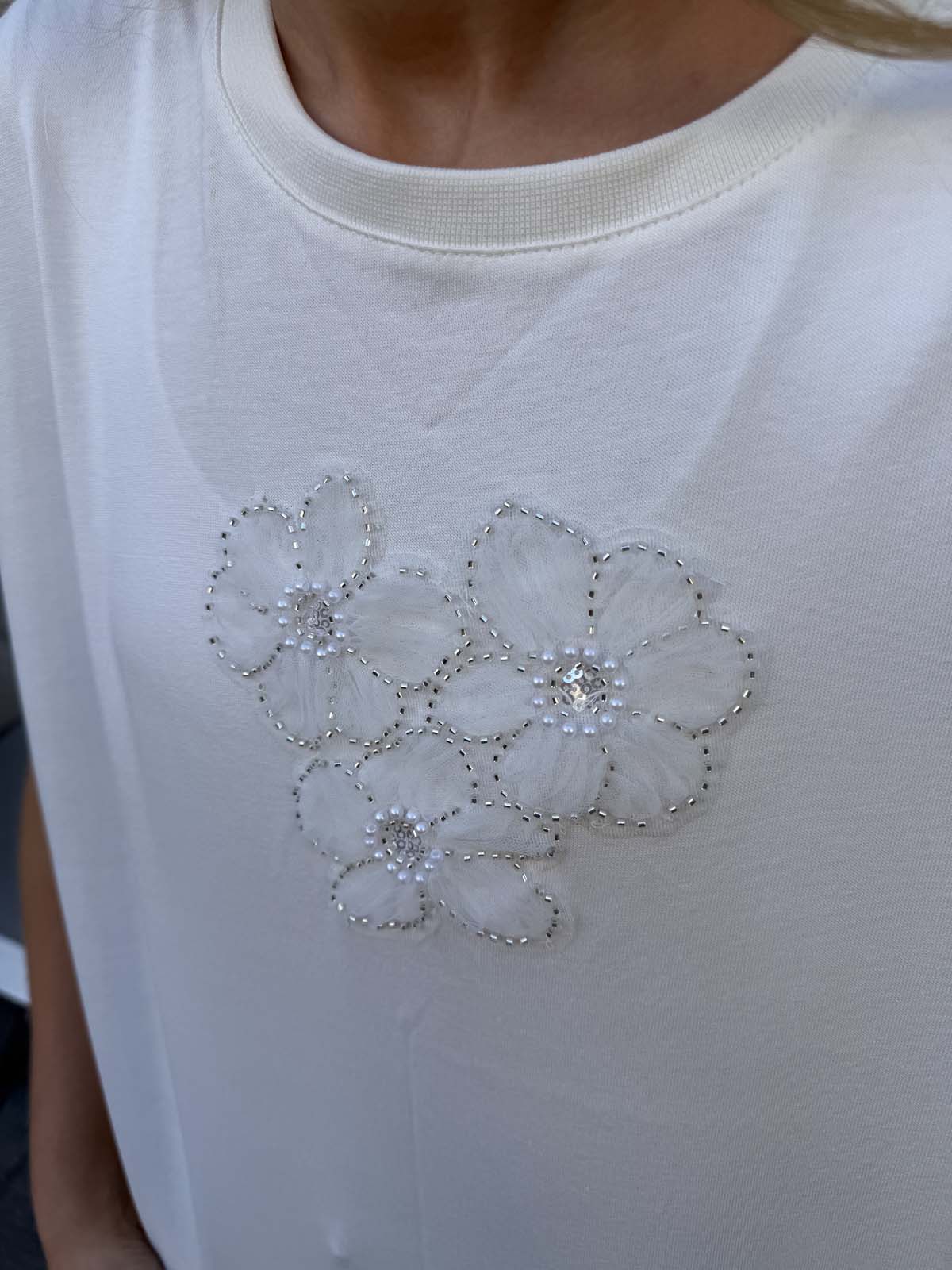 OSAKA KALIP ÖNÜ ELİŞİ 3 ÇİÇEKLİ TİŞÖRT