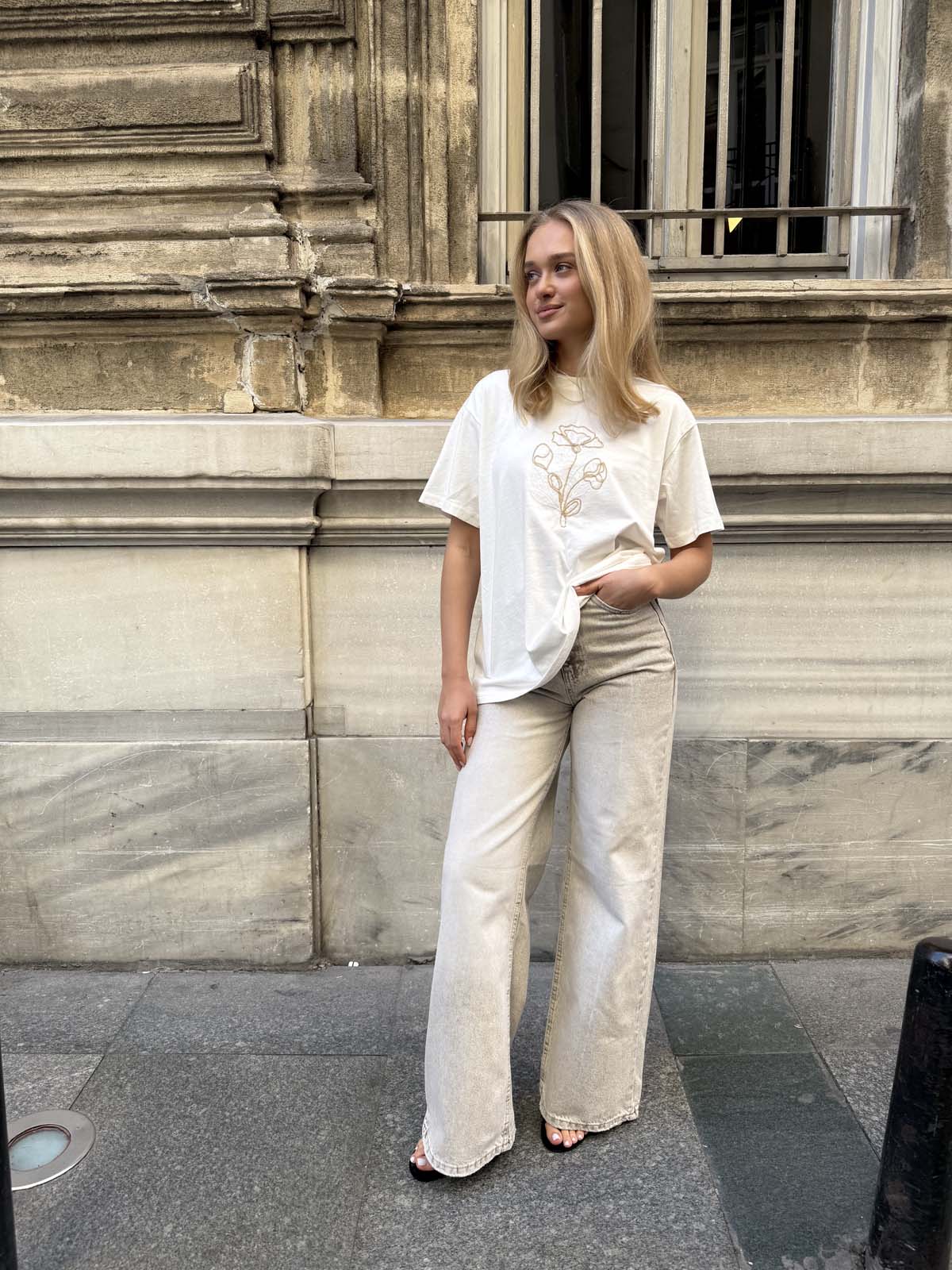 MİLANO KALIP ZİNCİRLİ GÜLLÜ TİŞÖRT