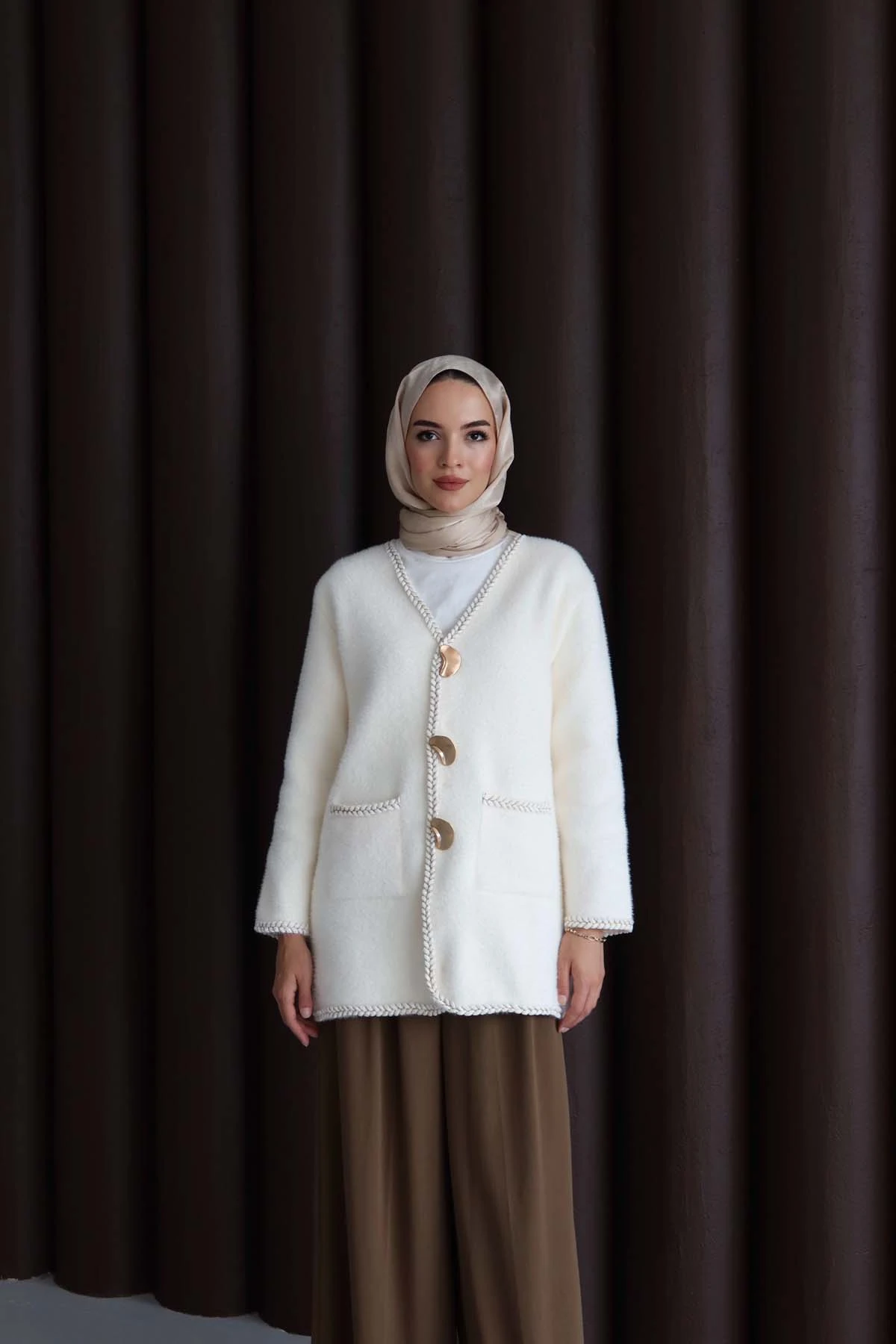 Angora Sim ve Düğme Detaylı Hırka