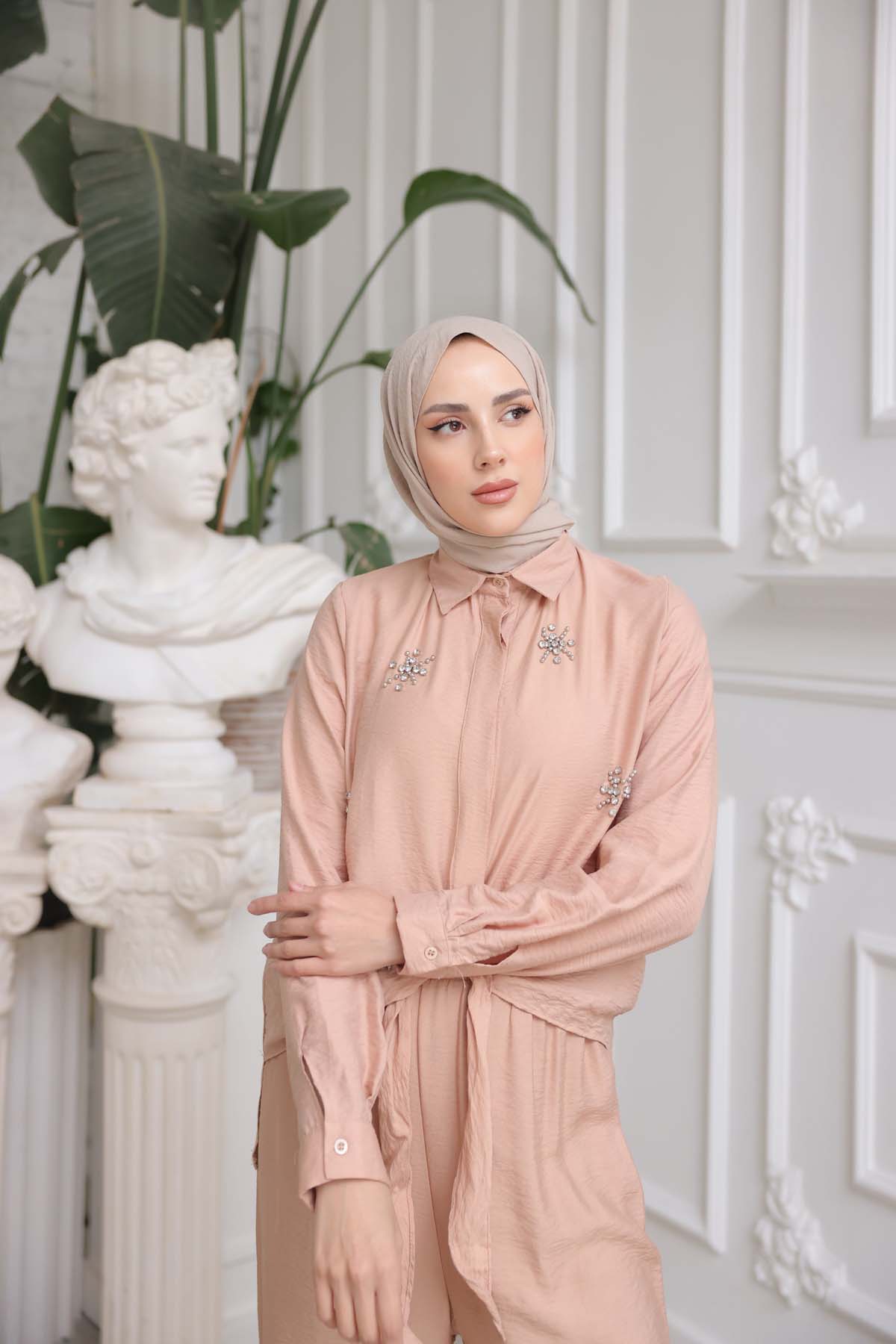 Önü Taşlı Takım