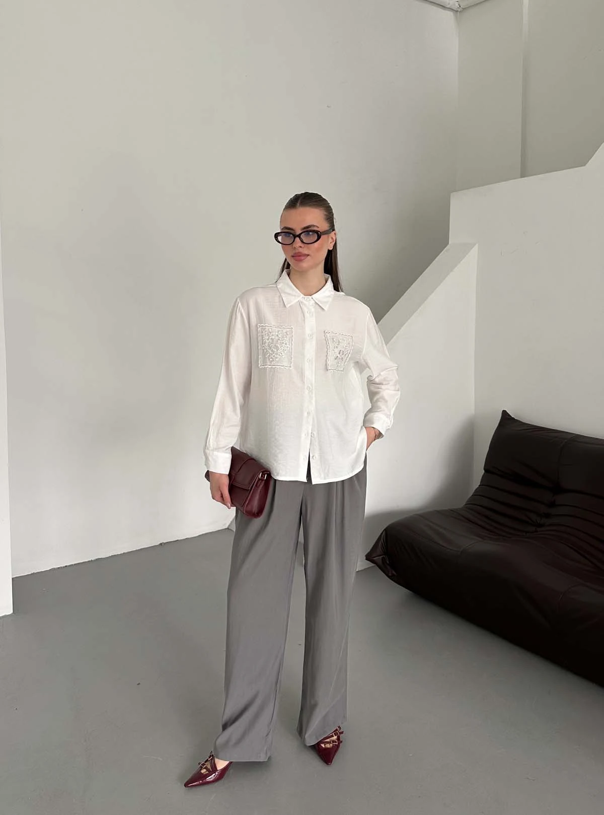 Göğüsü Çift Cep Dantelli Gömlek