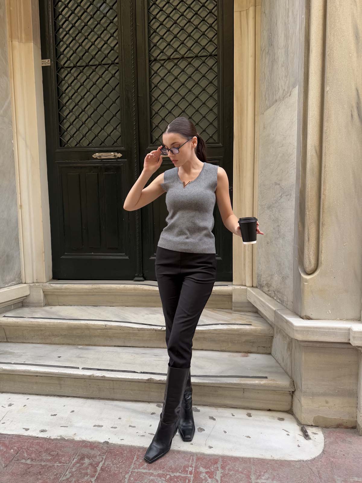 Korspan Düz V Broşlu Kolsuz  Badi