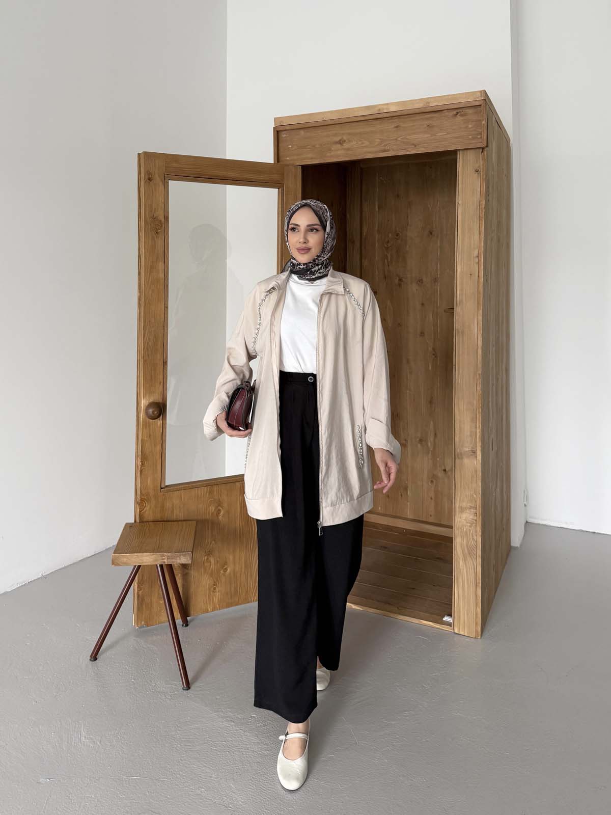 GÖMLEK YAKA FERMUARLI SWEAT