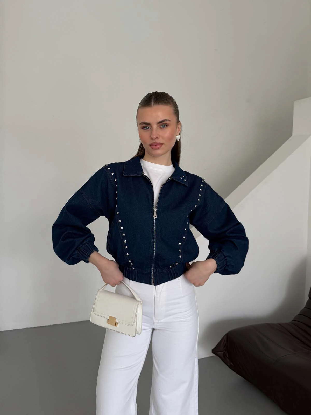 Önü V Detay Taşlı  Fermuarlı  Kot  Mont