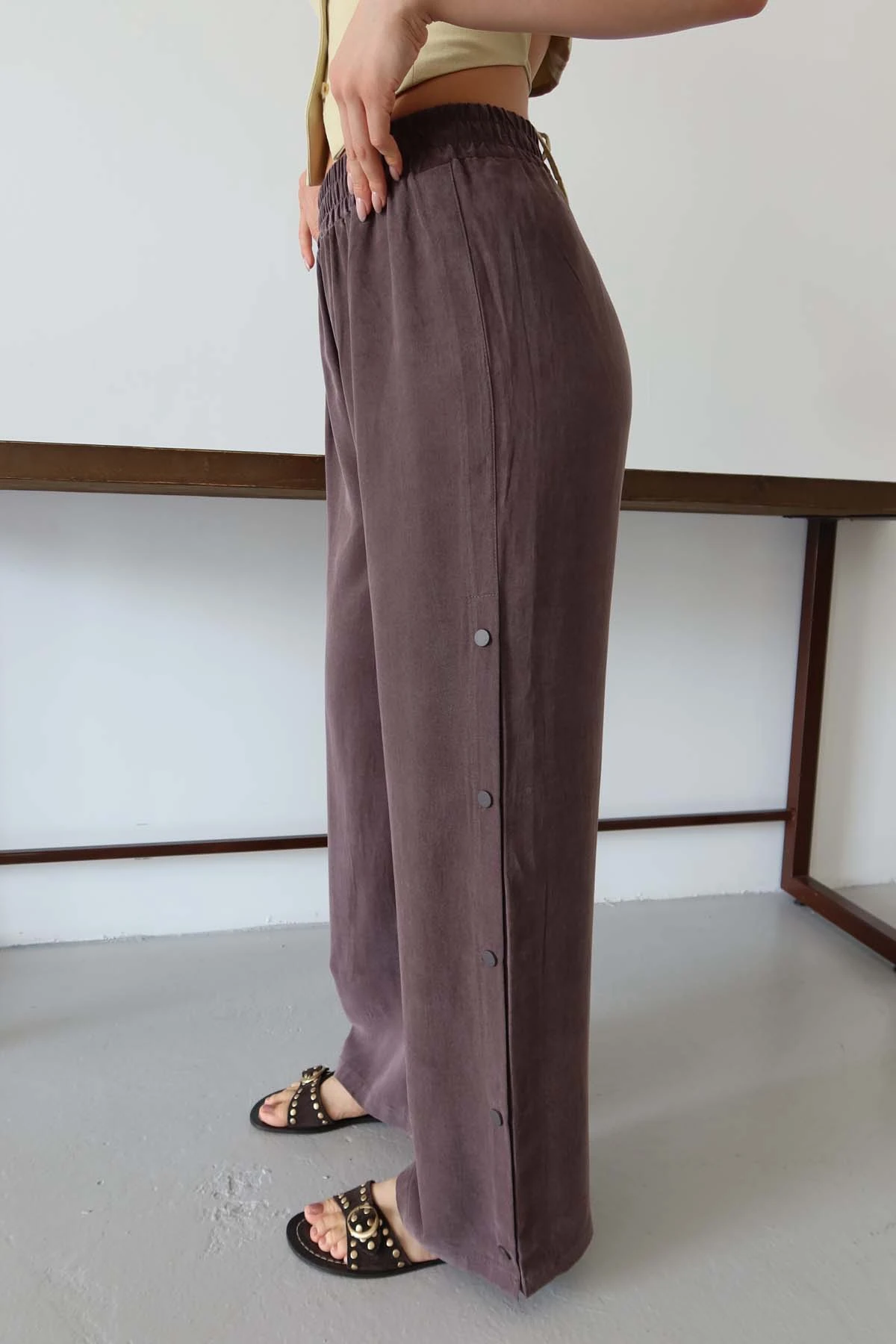 YANLARI TONA TON ÇITÇITLI PANTOLON