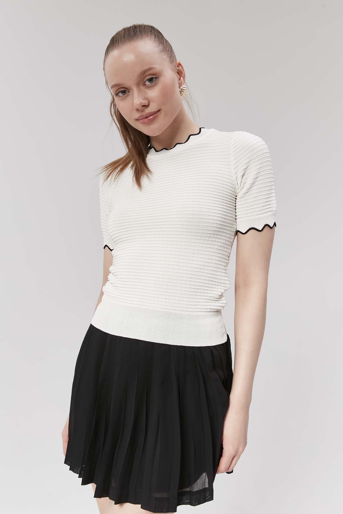 Yaka ve Kol Ağzı Çiizgili Kısa kollu Kazak Bluz Crop Atlet