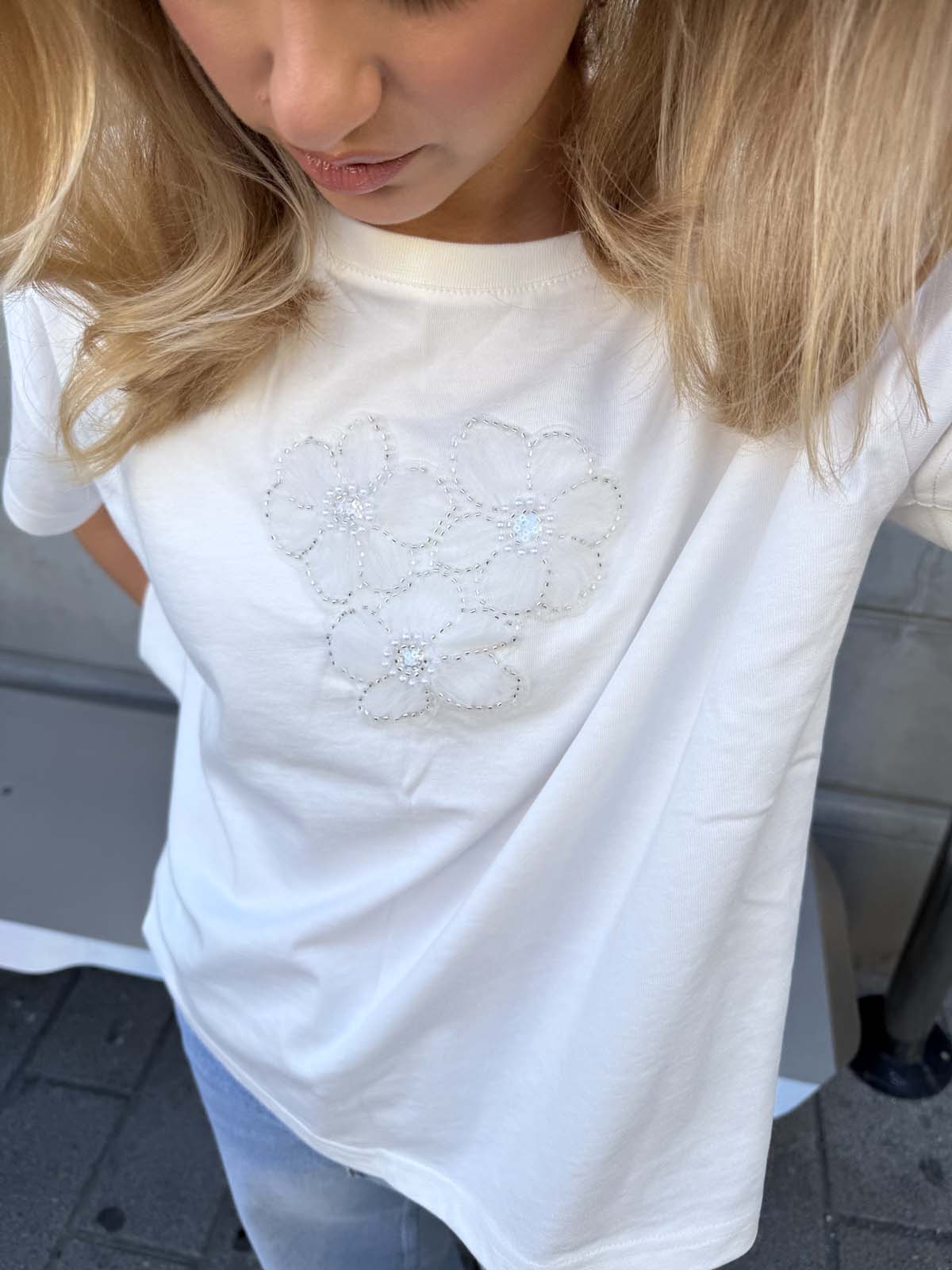 OSAKA KALIP ÖNÜ ELİŞİ 3 ÇİÇEKLİ TİŞÖRT