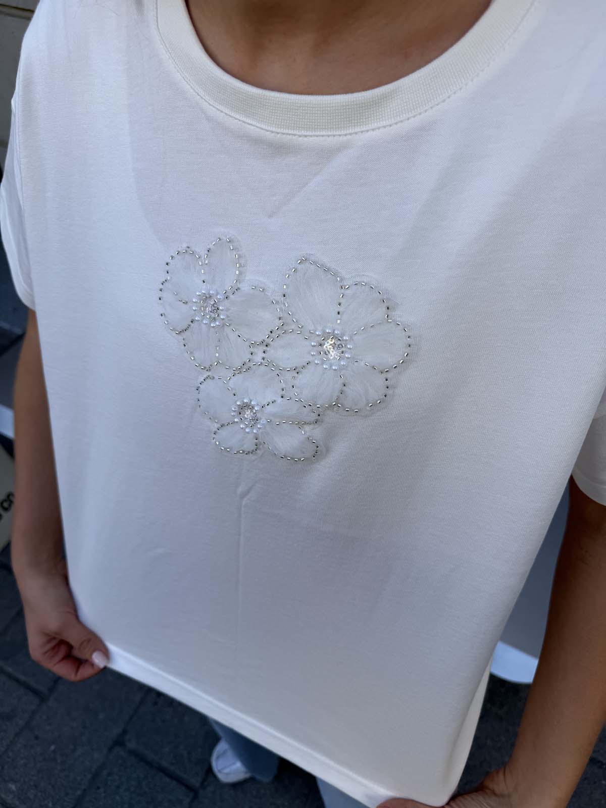 OSAKA KALIP ÖNÜ ELİŞİ 3 ÇİÇEKLİ TİŞÖRT