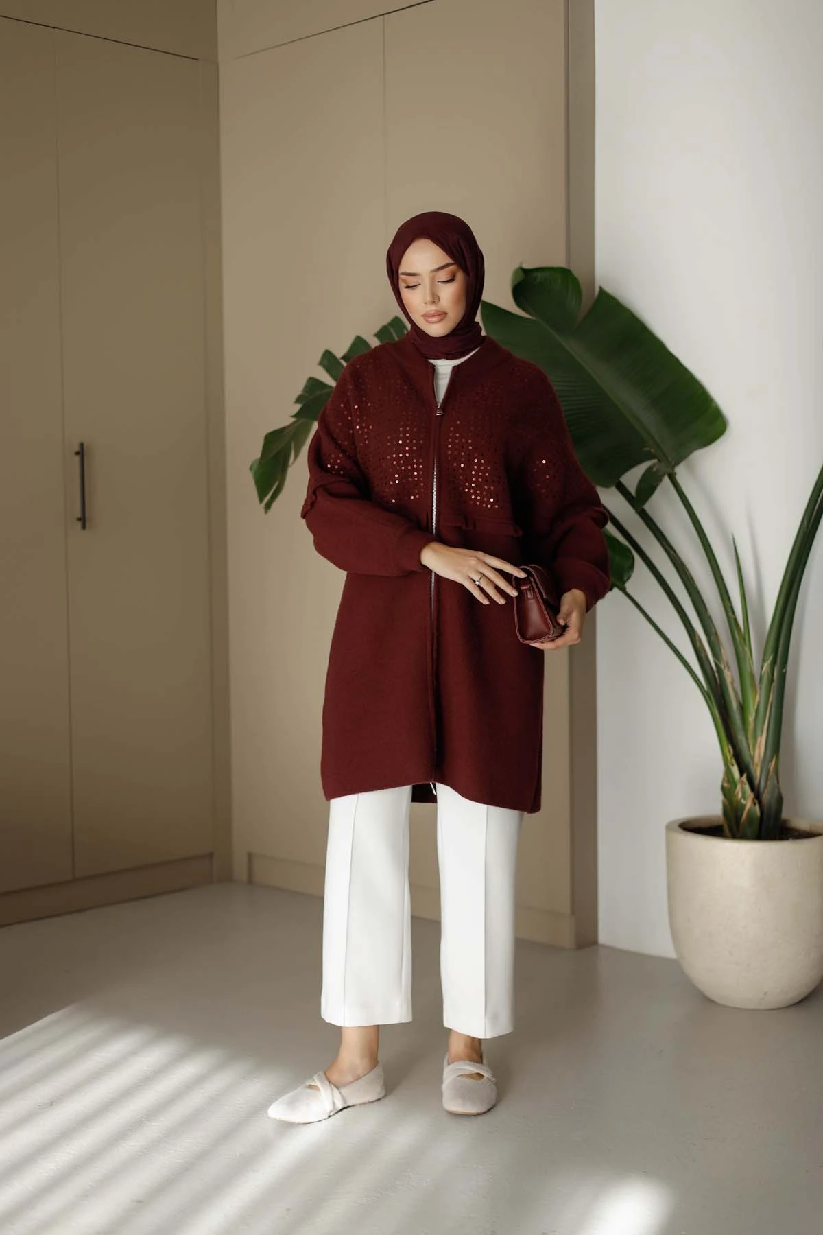 Fırfır ve Pul Detaylı Uzun Hırka