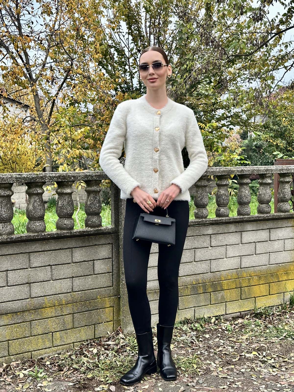 Angora  Kalp Şekilli Düğmeli Kısa Hırka