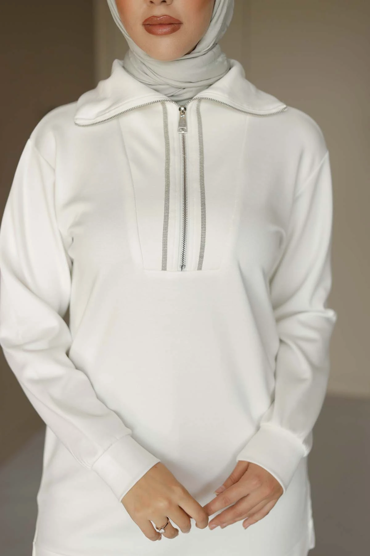 Modern Kesim Fermuarlı Kadın Sweat