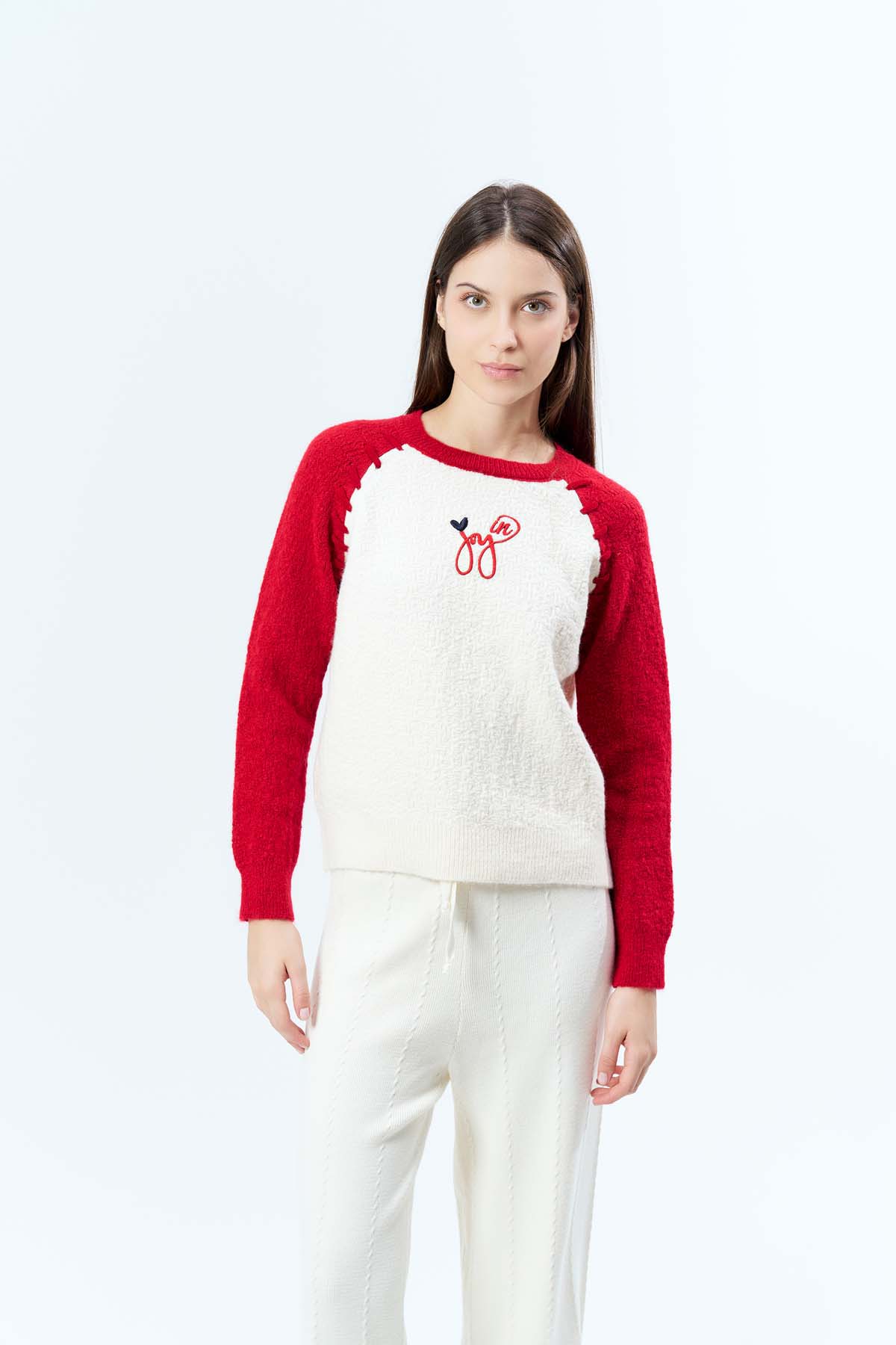 Şardonlu ÖnBedeni İşlemeli Kazak