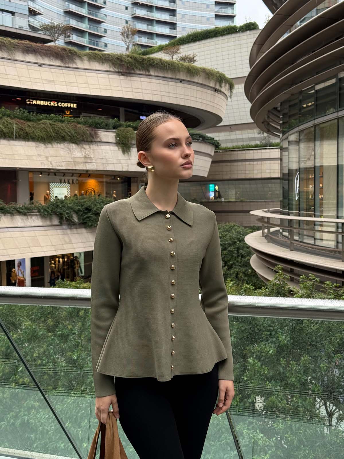 Düğme Detaylı Gömlek Yaka Hırka