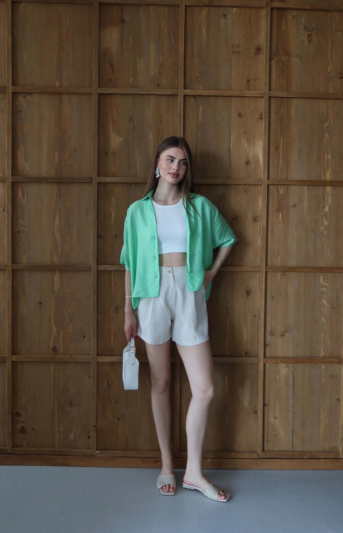 KISA KOLLU DÜZ GÖMLEK