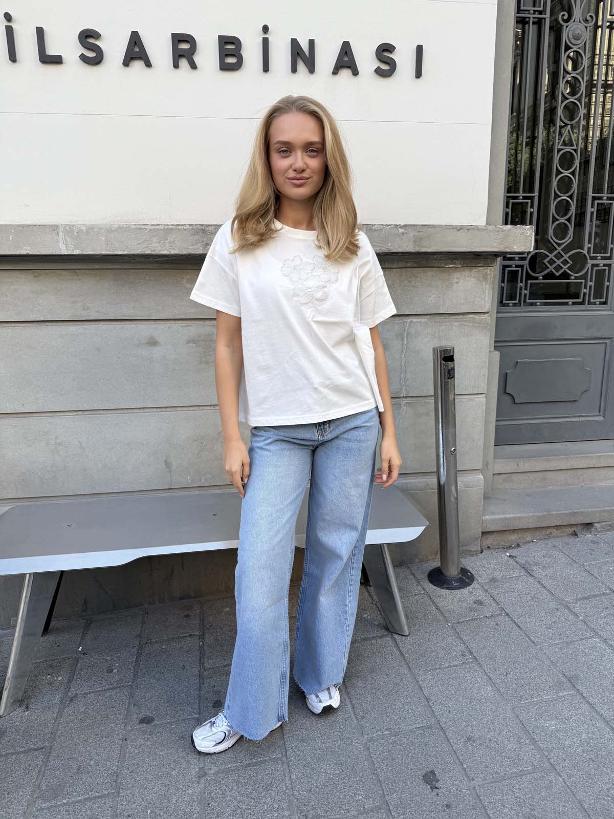 OSAKA KALIP ÖNÜ ELİŞİ 3 ÇİÇEKLİ TİŞÖRT