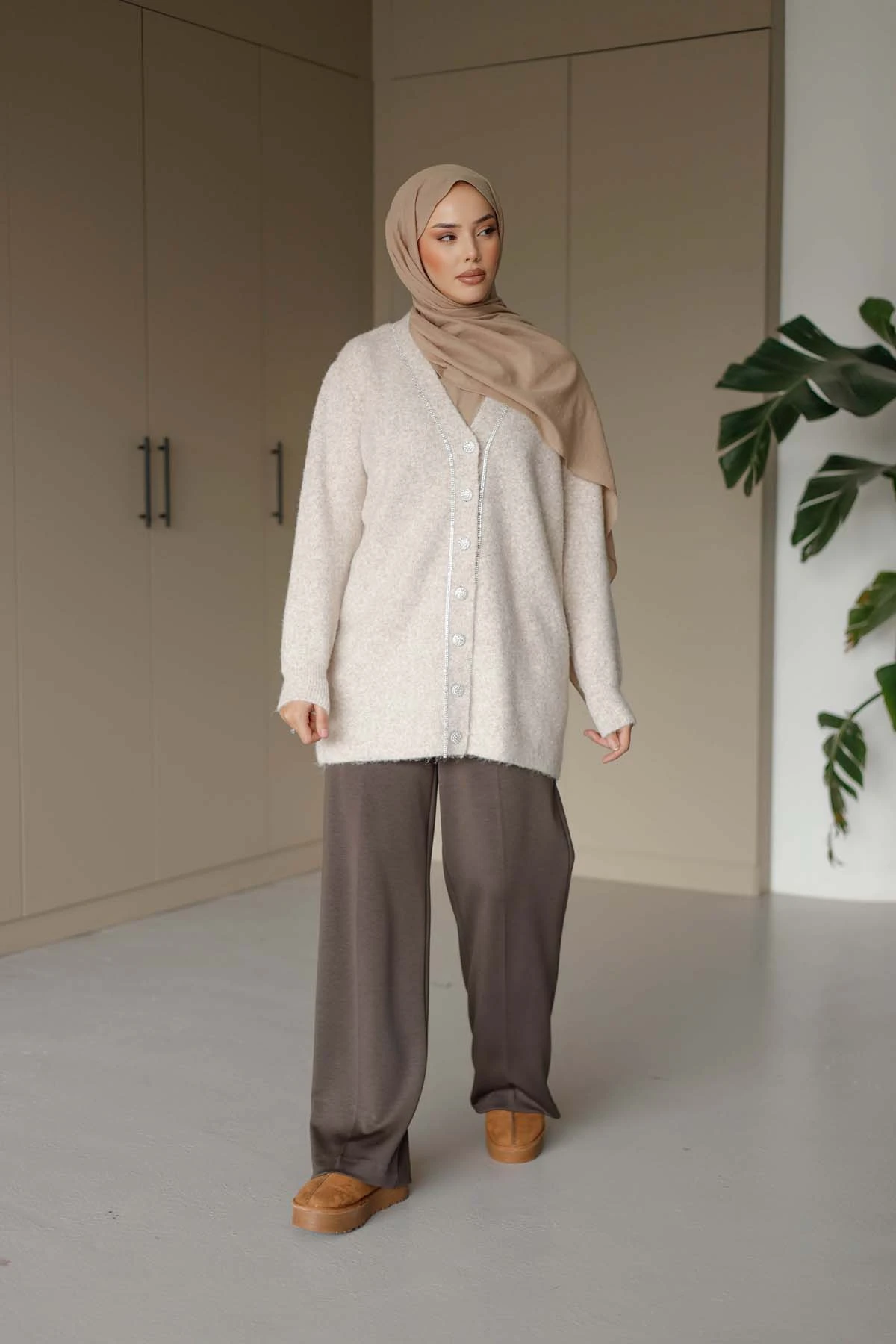 Oslo Zincir Detaylı Uzun Hırka