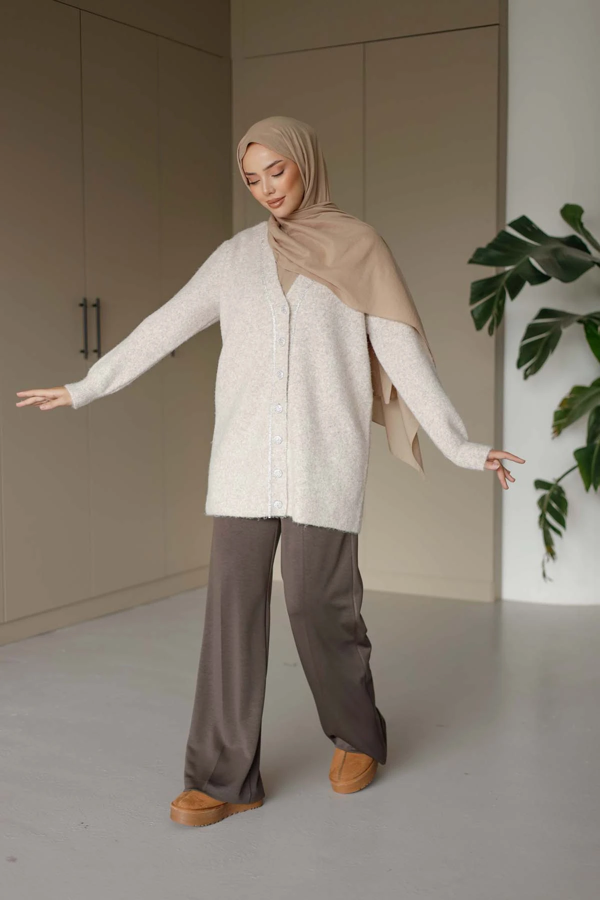 Oslo Zincir Detaylı Uzun Hırka