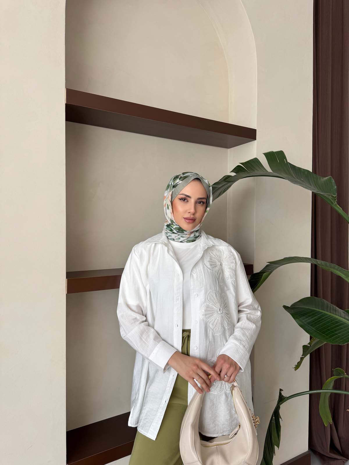 ÜÇ ÇİÇEKLİ MODEL GÖMLEK