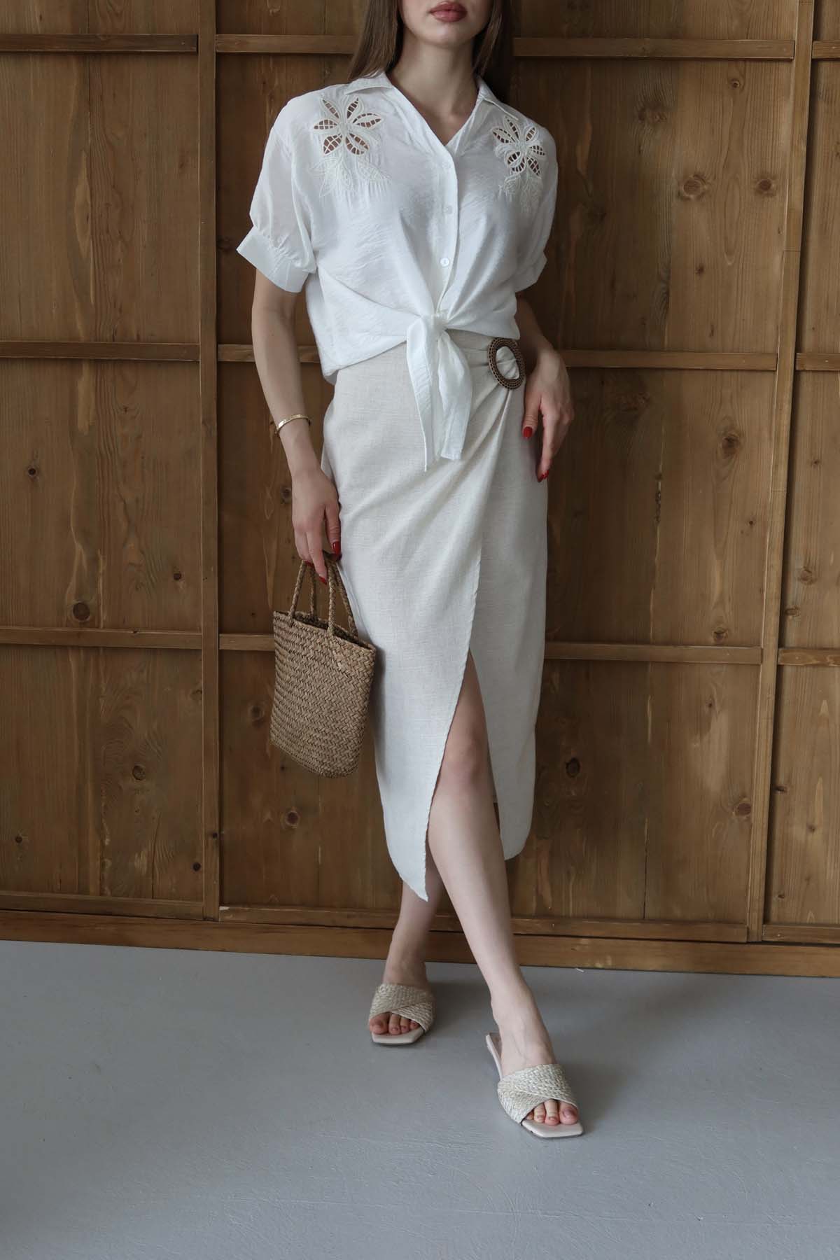 KISA KOLLU GÜPÜRLÜ GÖMLEK