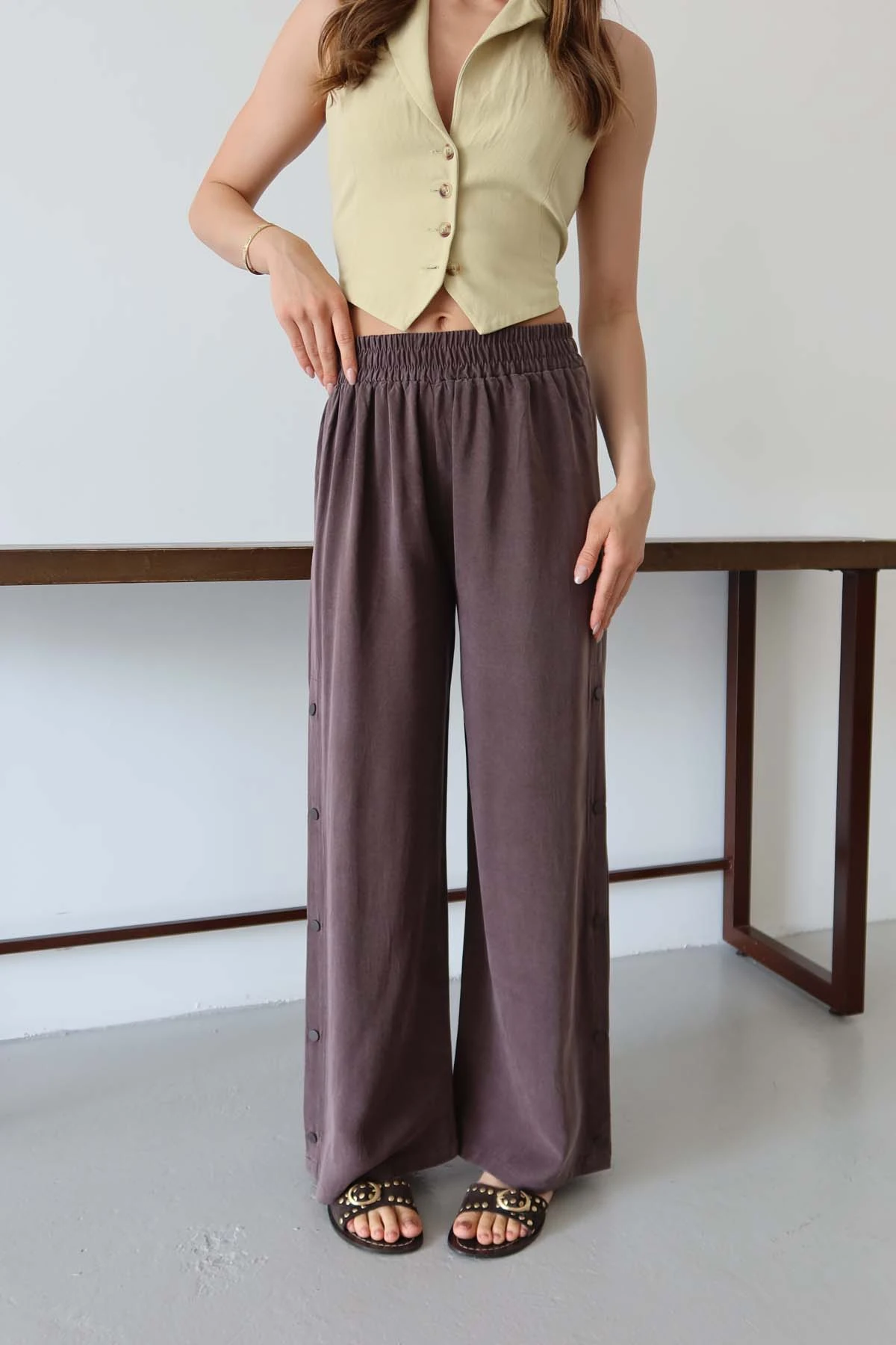 YANLARI TONA TON ÇITÇITLI PANTOLON