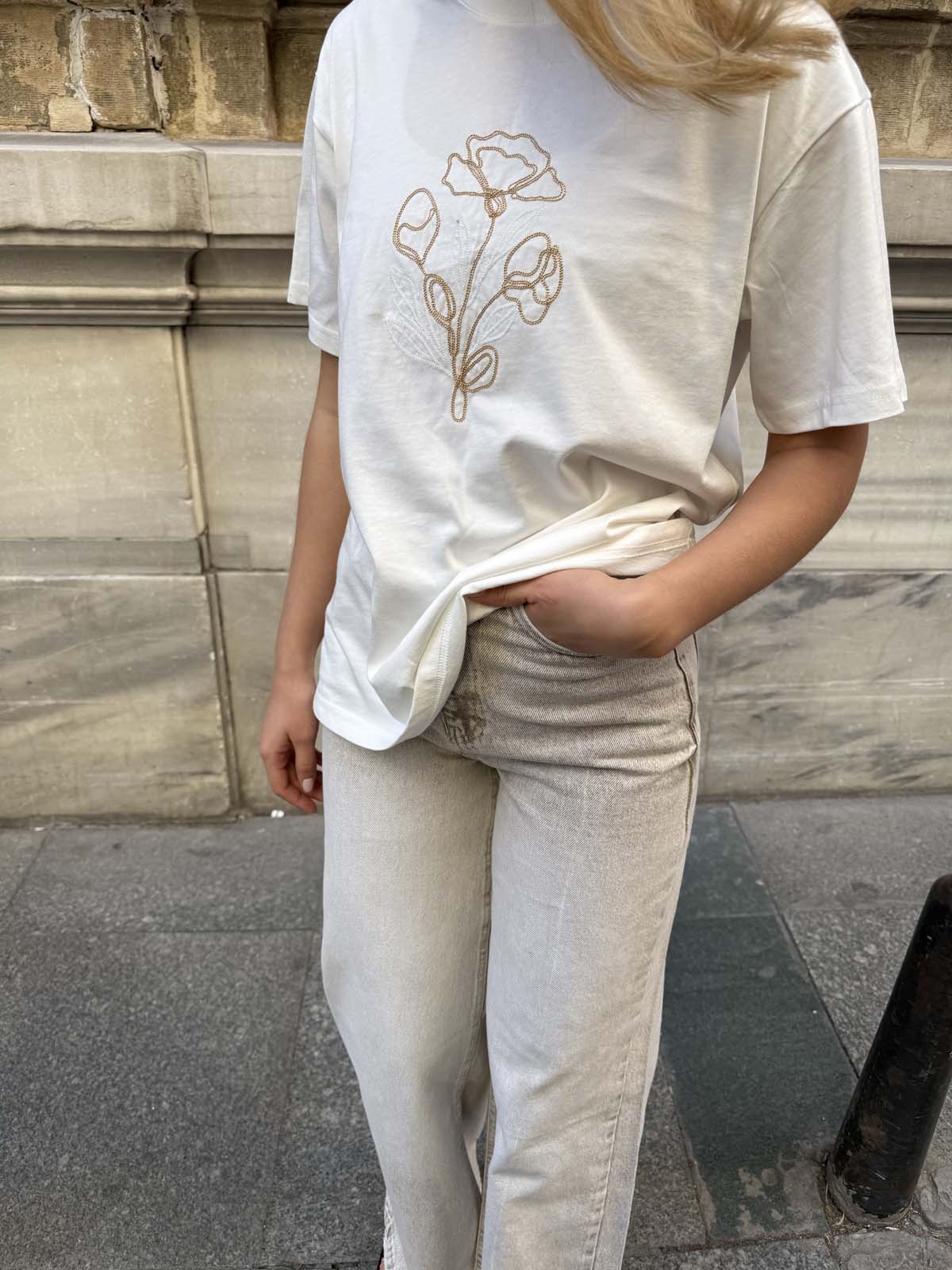 MİLANO KALIP ZİNCİRLİ GÜLLÜ TİŞÖRT