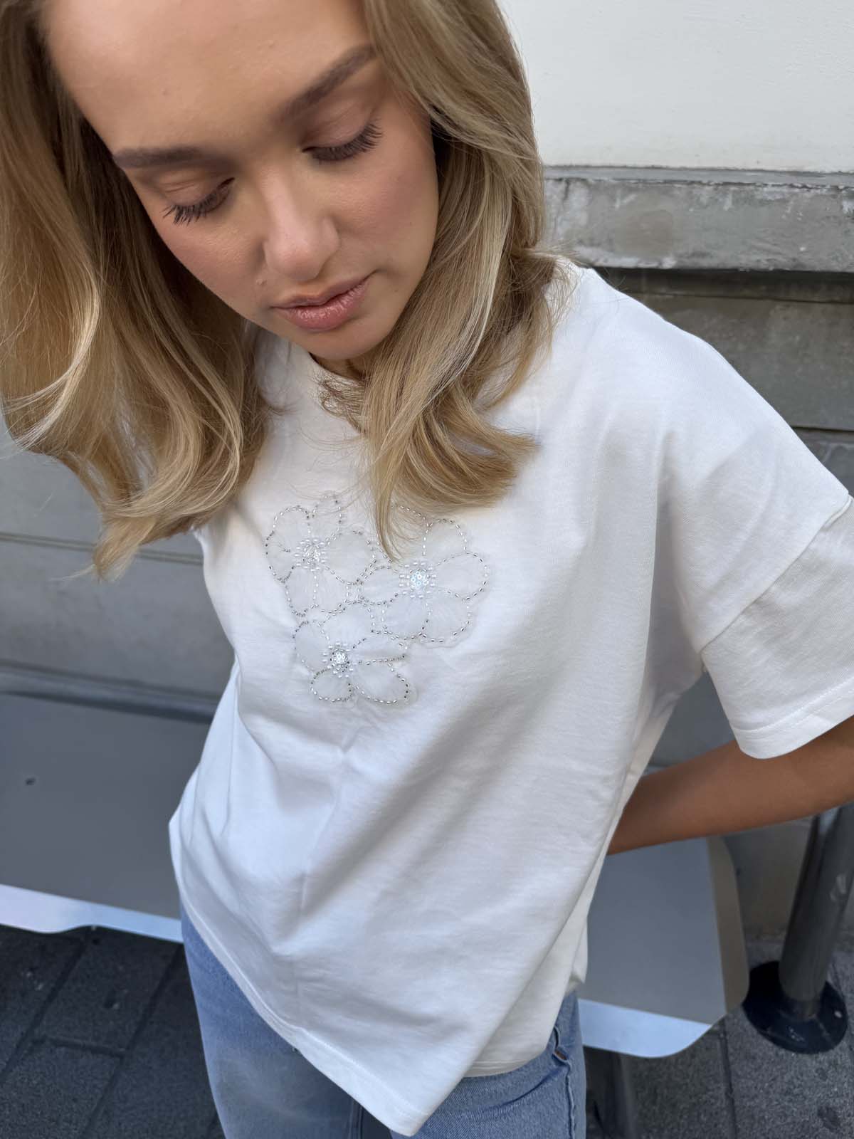 OSAKA KALIP ÖNÜ ELİŞİ 3 ÇİÇEKLİ TİŞÖRT