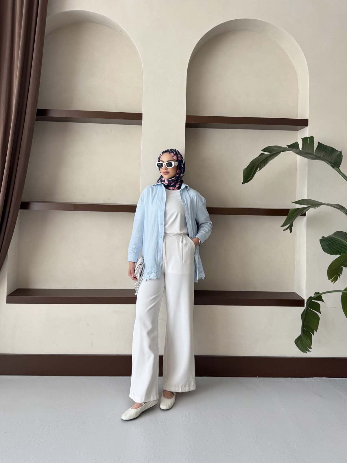 Yakası  Taşlı  Eteği Dantel  Gömlek