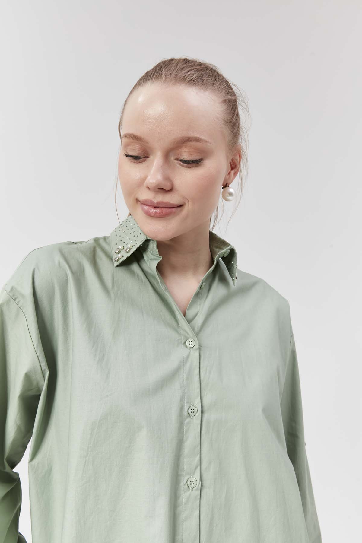 Yakası ve Manşeti Düz Poplin Gömlek