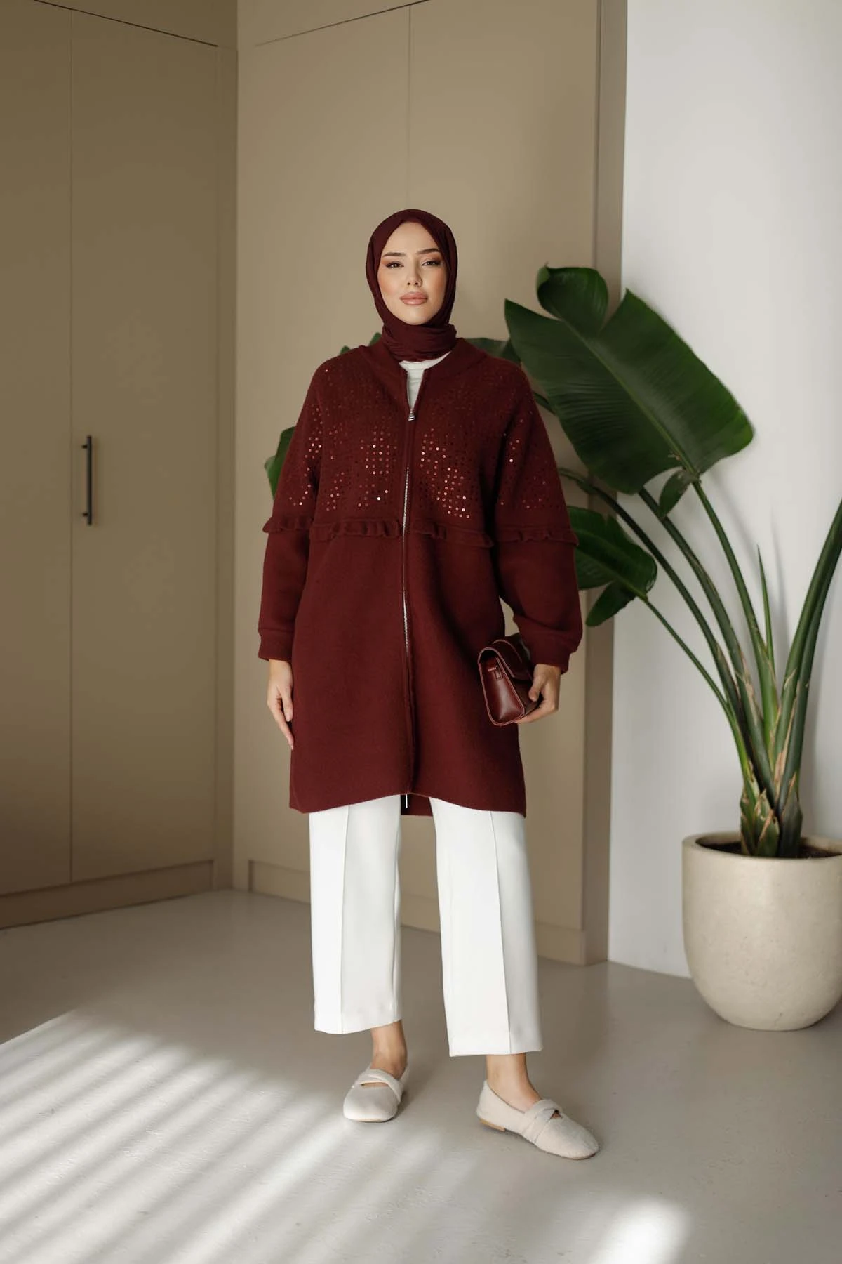 Fırfır ve Pul Detaylı Uzun Hırka