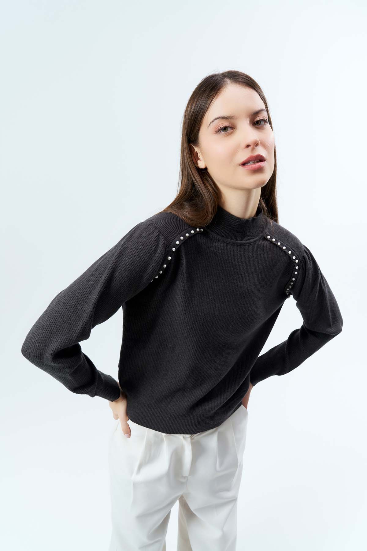 Kol Evi Ve Omuzları İncili Kazak