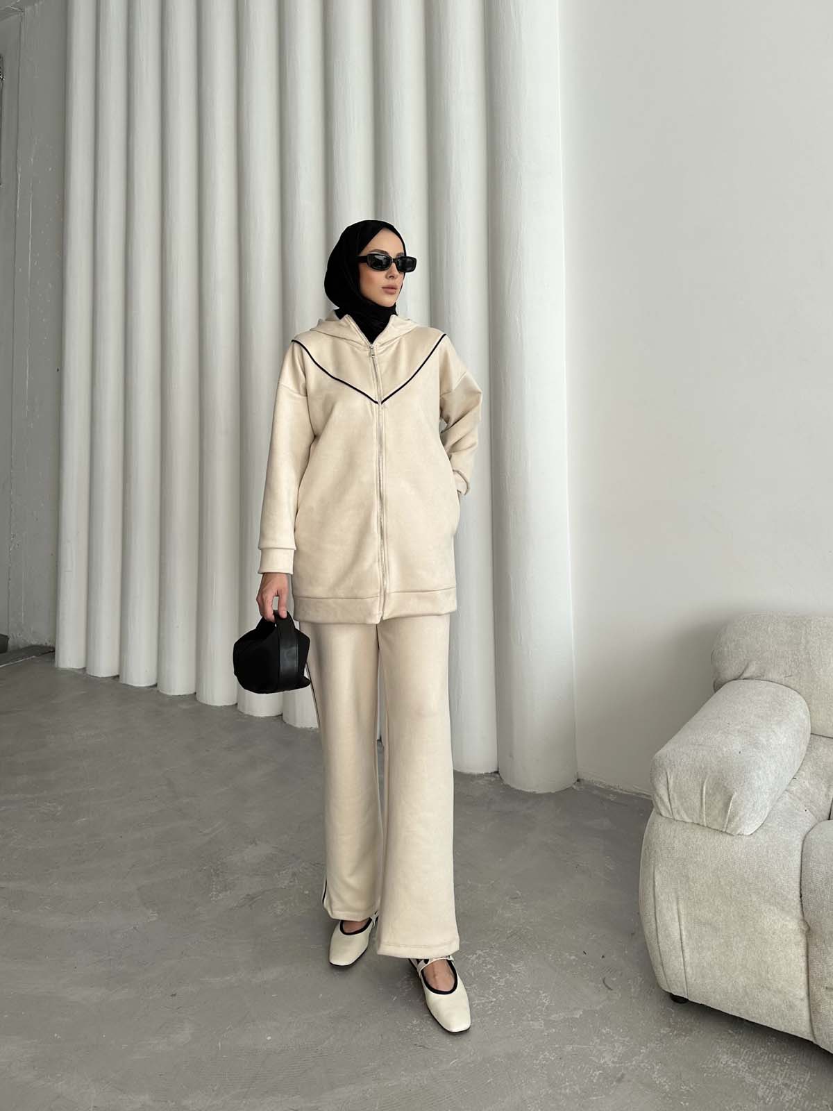 Önü V Detaylı Yanı  Çizgili  İkili  Takım